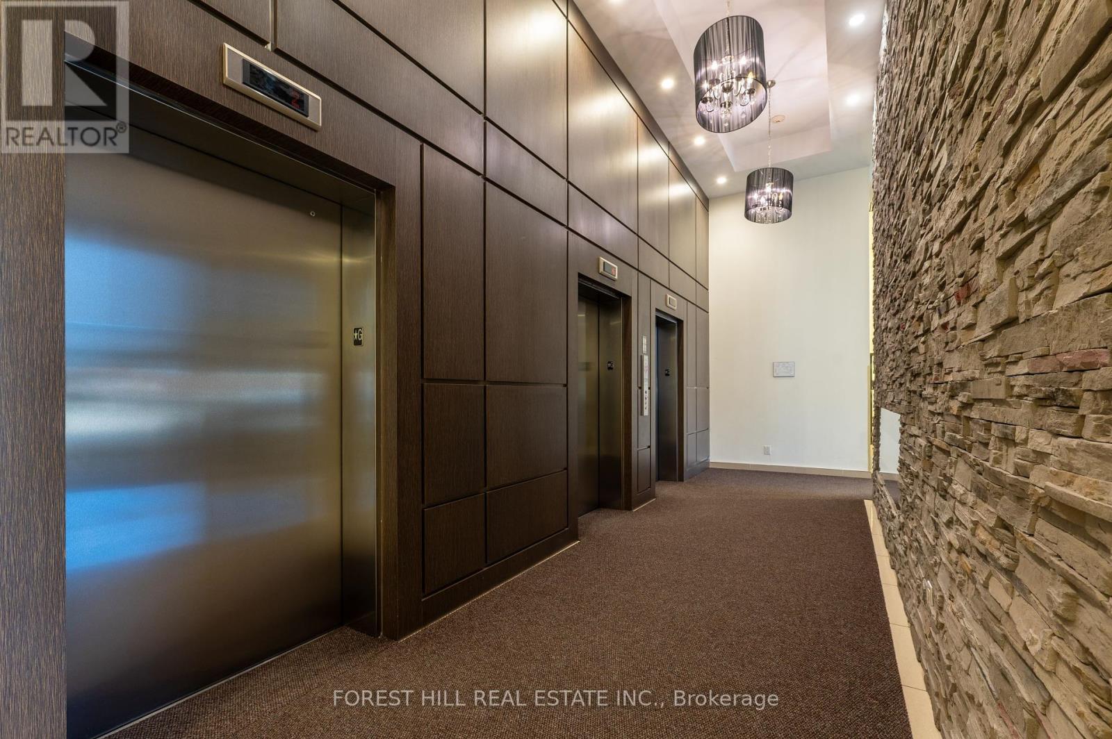 












510 - 2756 OLD LESLIE STREET

,
Toronto (Bayview Village),




Ontario
M2K0E2

