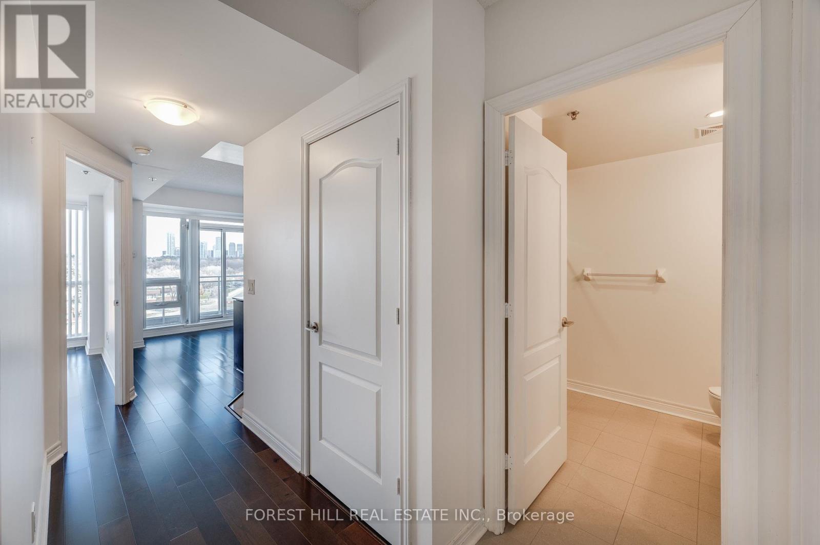 












510 - 2756 OLD LESLIE STREET

,
Toronto (Bayview Village),




Ontario
M2K0E2

