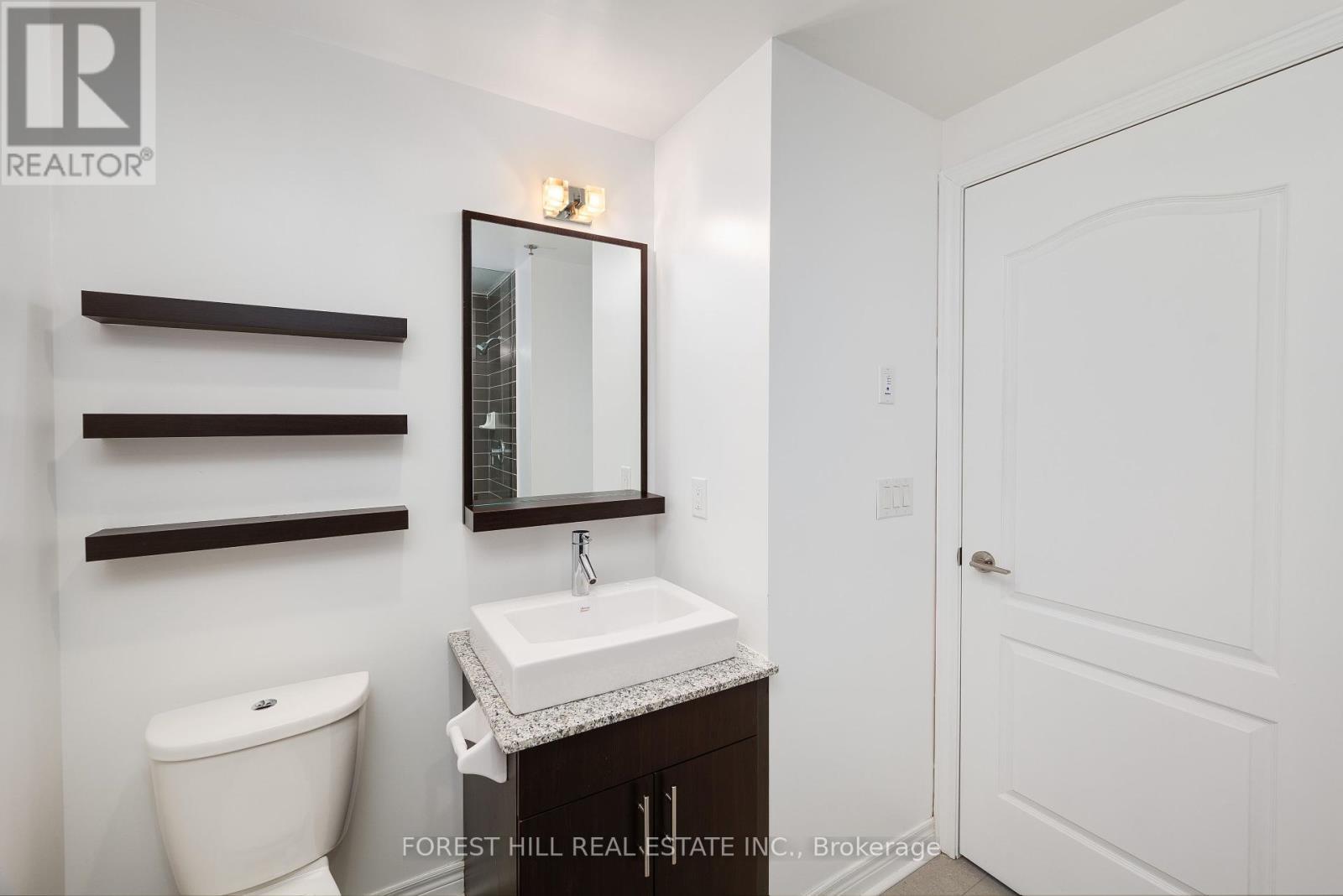 












510 - 2756 OLD LESLIE STREET

,
Toronto (Bayview Village),




Ontario
M2K0E2

