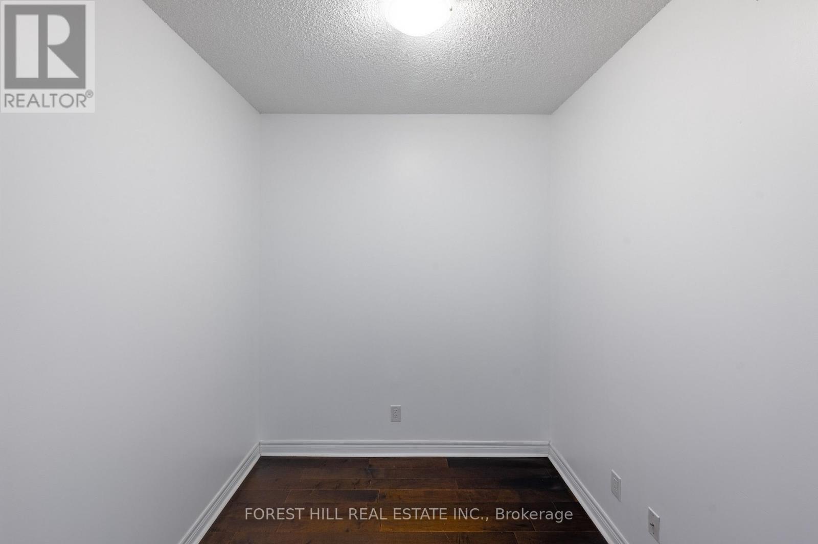 












510 - 2756 OLD LESLIE STREET

,
Toronto (Bayview Village),




Ontario
M2K0E2

