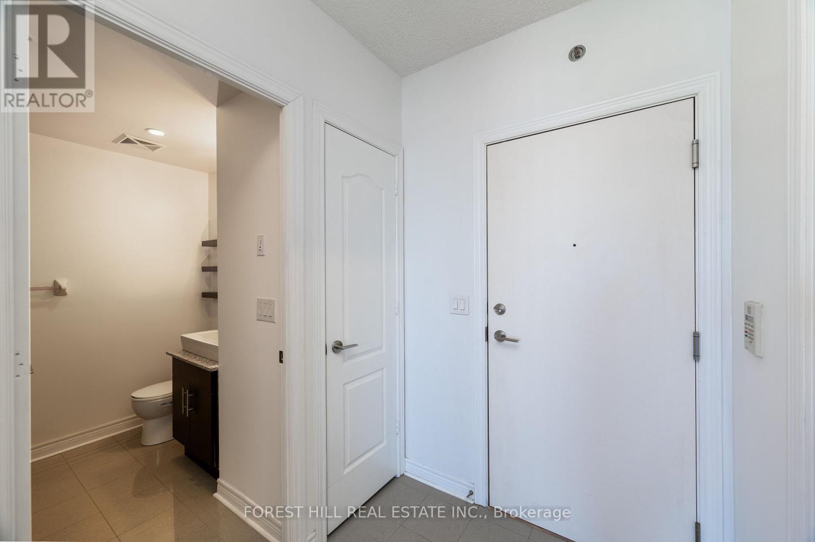 












510 - 2756 OLD LESLIE STREET

,
Toronto (Bayview Village),




Ontario
M2K0E2

