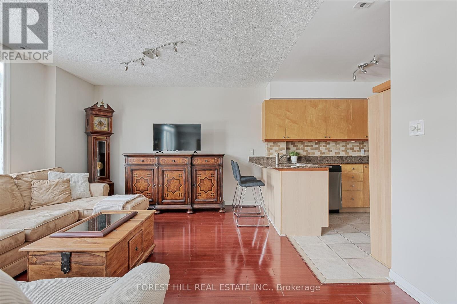 












904 - 9 SHANK STREET

,
Toronto (Niagara),




Ontario
M6J3W9

