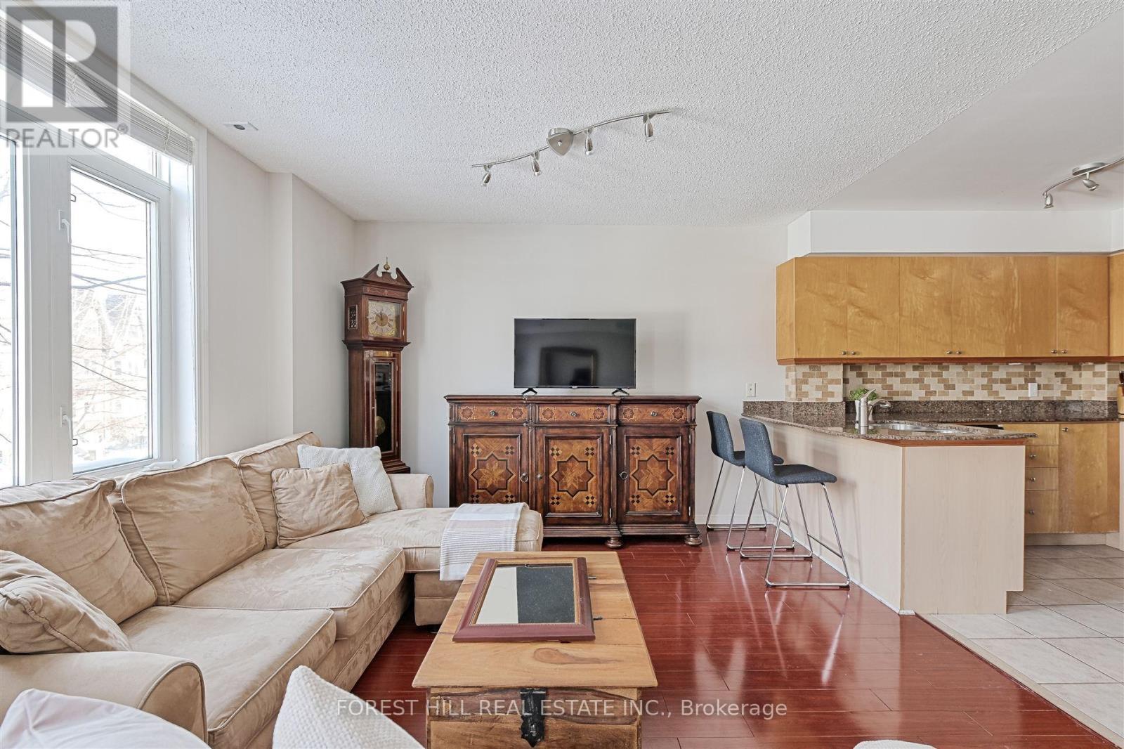 












904 - 9 SHANK STREET

,
Toronto (Niagara),




Ontario
M6J3W9

