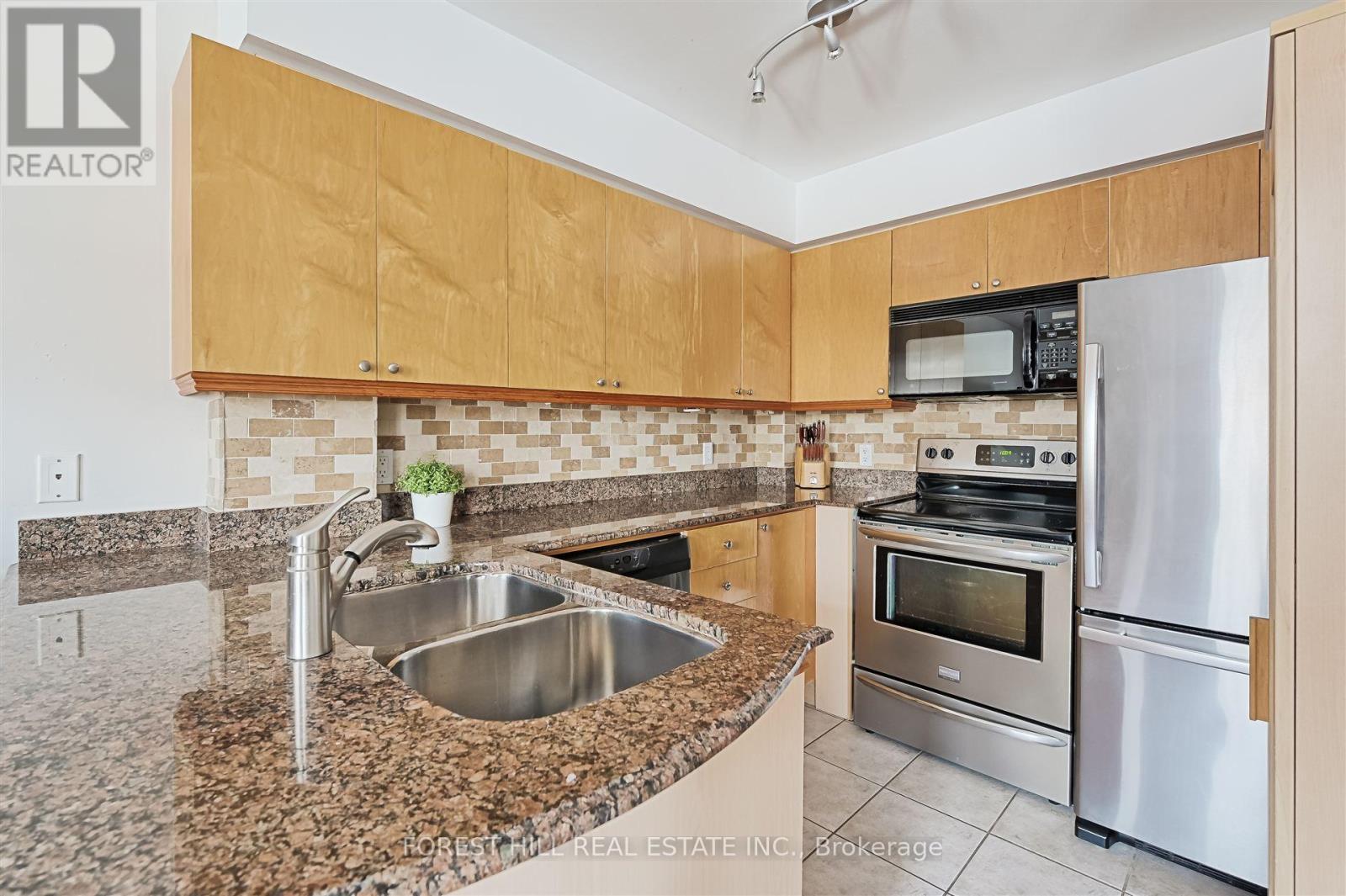 












904 - 9 SHANK STREET

,
Toronto (Niagara),




Ontario
M6J3W9

