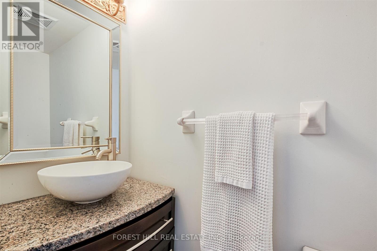 












904 - 9 SHANK STREET

,
Toronto (Niagara),




Ontario
M6J3W9


