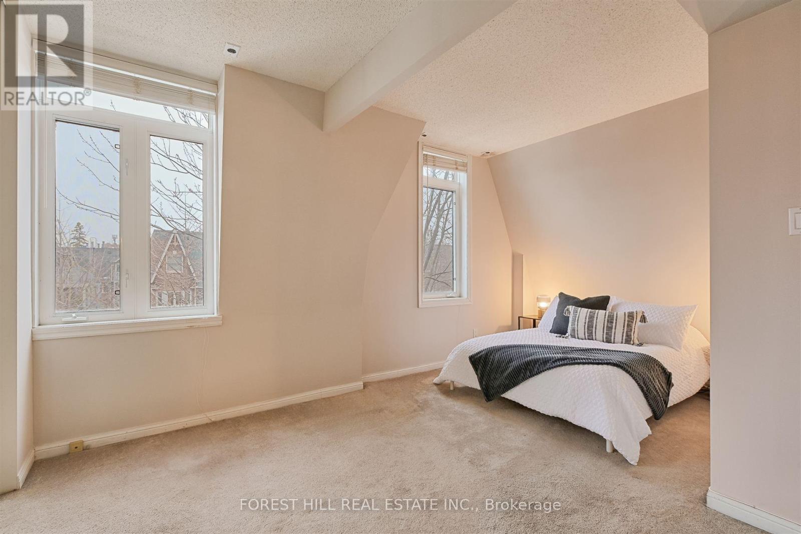 












904 - 9 SHANK STREET

,
Toronto (Niagara),




Ontario
M6J3W9

