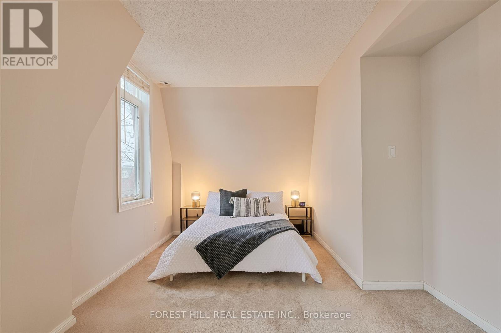 












904 - 9 SHANK STREET

,
Toronto (Niagara),




Ontario
M6J3W9

