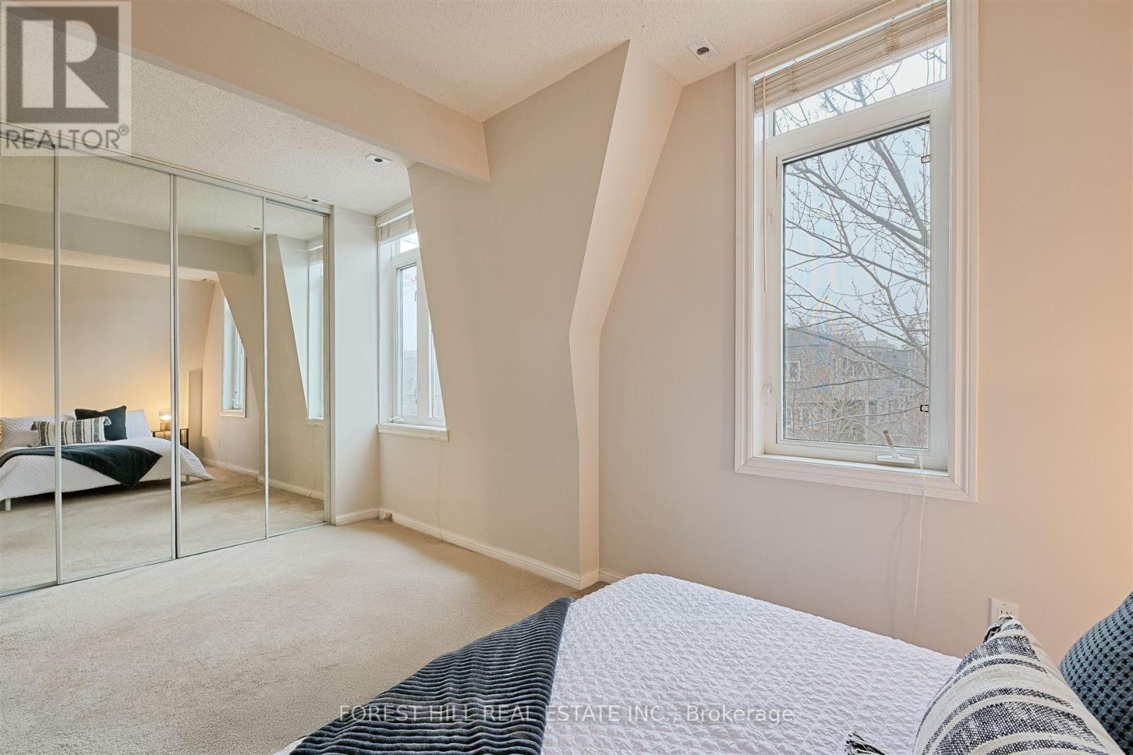 












904 - 9 SHANK STREET

,
Toronto (Niagara),




Ontario
M6J3W9


