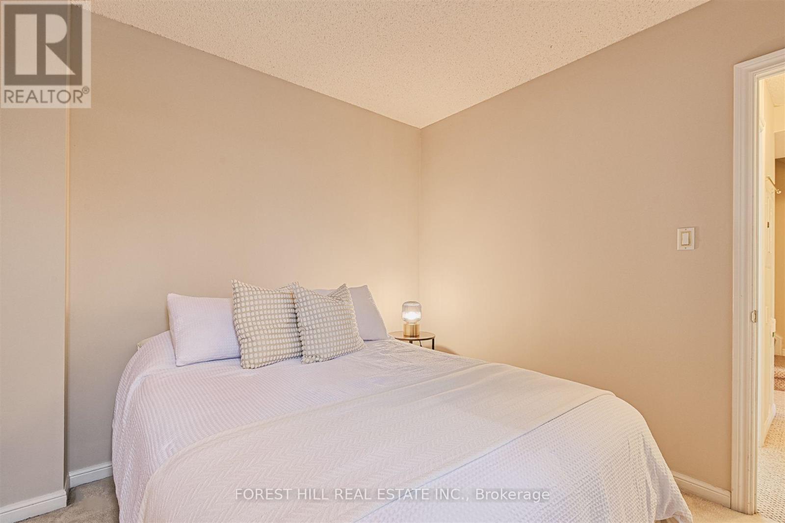 












904 - 9 SHANK STREET

,
Toronto (Niagara),




Ontario
M6J3W9

