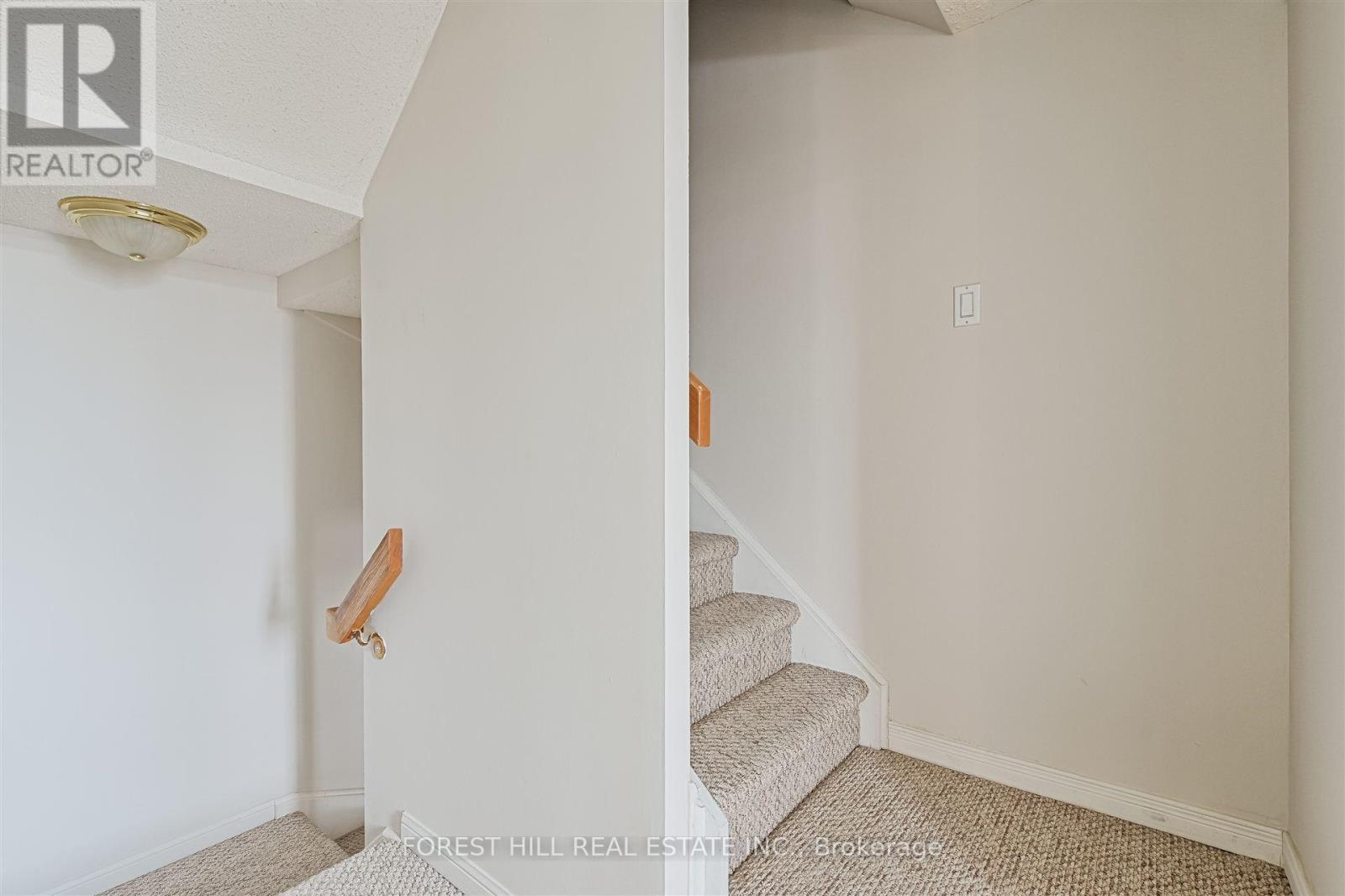 












904 - 9 SHANK STREET

,
Toronto (Niagara),




Ontario
M6J3W9

