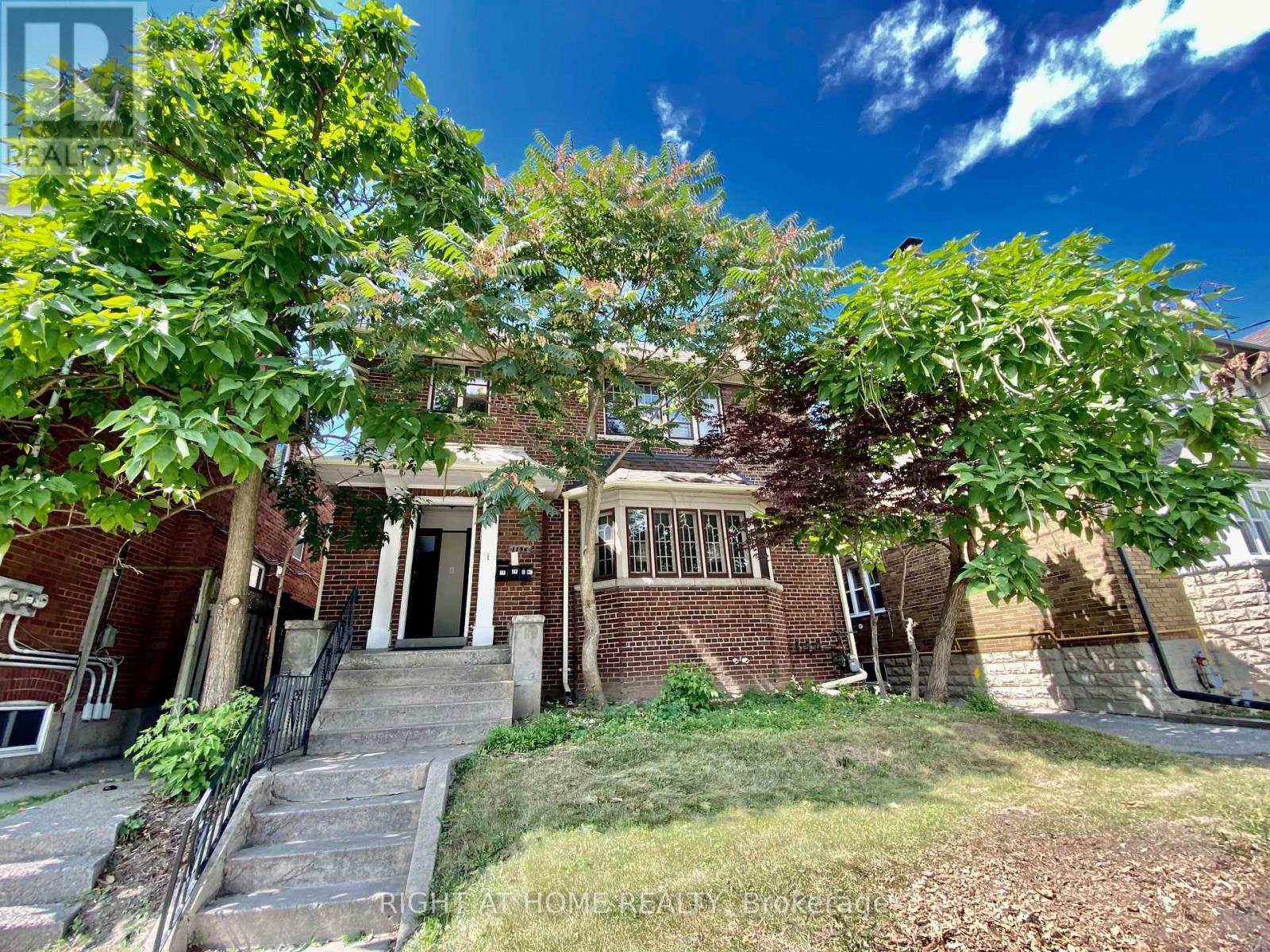 












1196 AVENUE ROAD

,
Toronto (Lawrence Park South),




Ontario
M5N2G1

