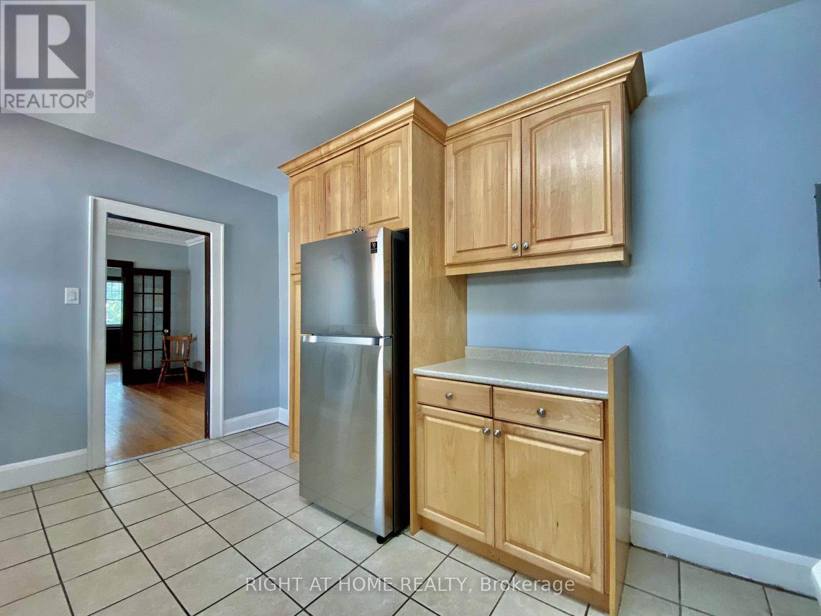 












1196 AVENUE ROAD

,
Toronto (Lawrence Park South),




Ontario
M5N2G1

