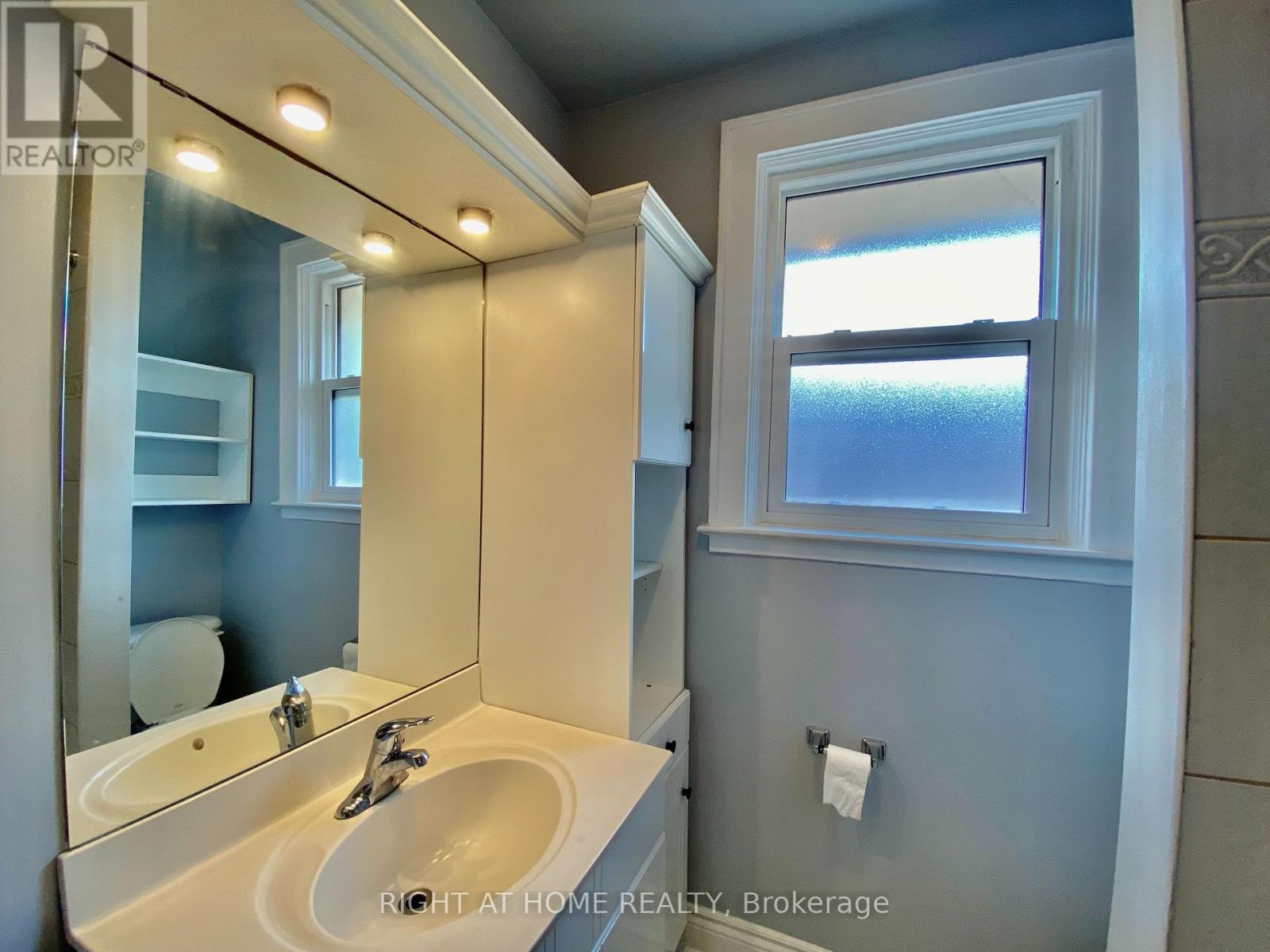 












1196 AVENUE ROAD

,
Toronto (Lawrence Park South),




Ontario
M5N2G1

