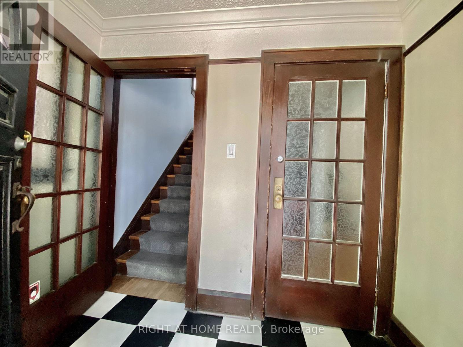 












1196 AVENUE ROAD

,
Toronto (Lawrence Park South),




Ontario
M5N2G1

