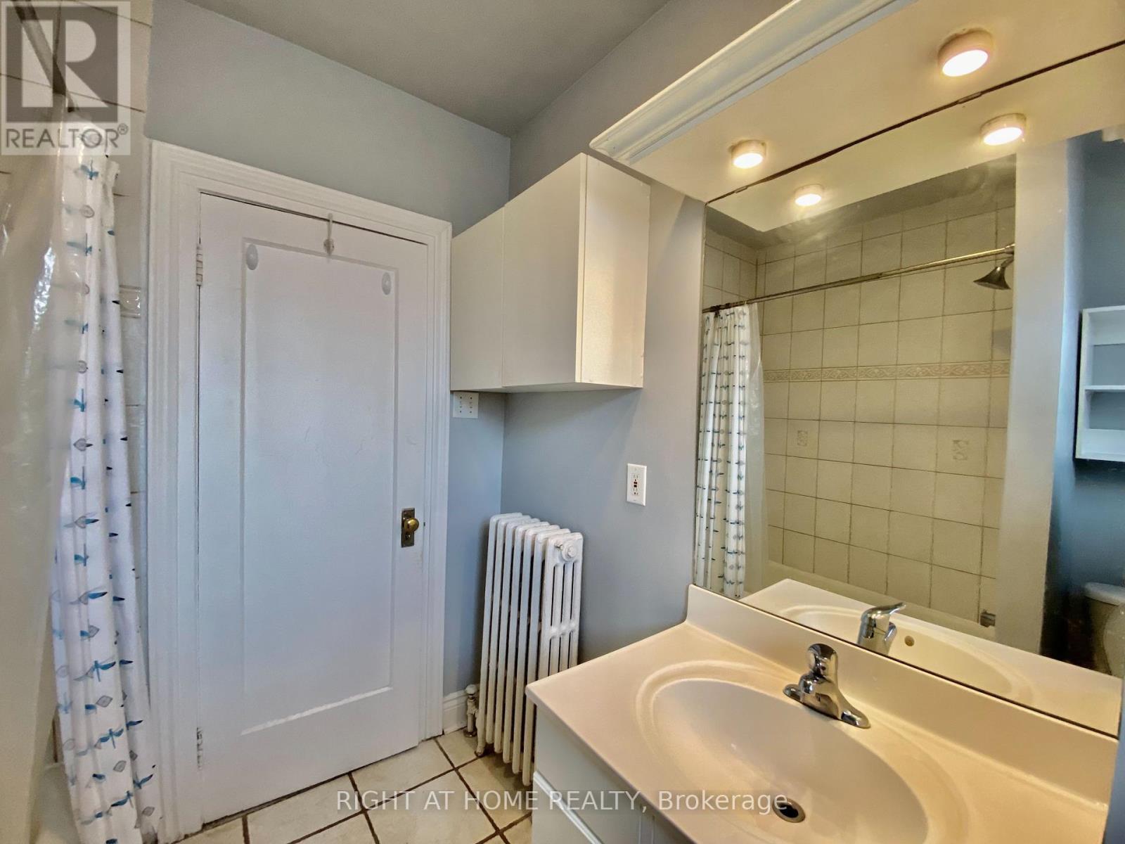 












1196 AVENUE ROAD

,
Toronto (Lawrence Park South),




Ontario
M5N2G1

