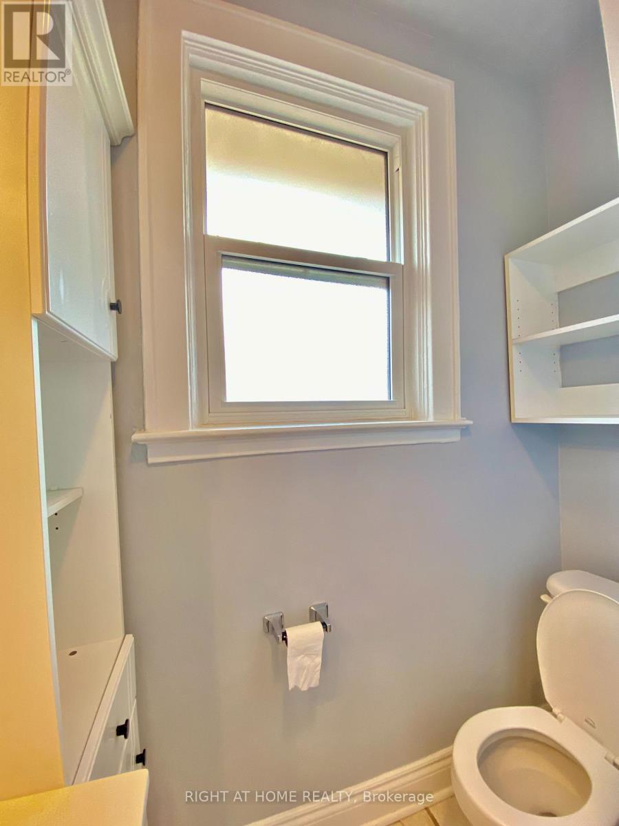 












1196 AVENUE ROAD

,
Toronto (Lawrence Park South),




Ontario
M5N2G1

