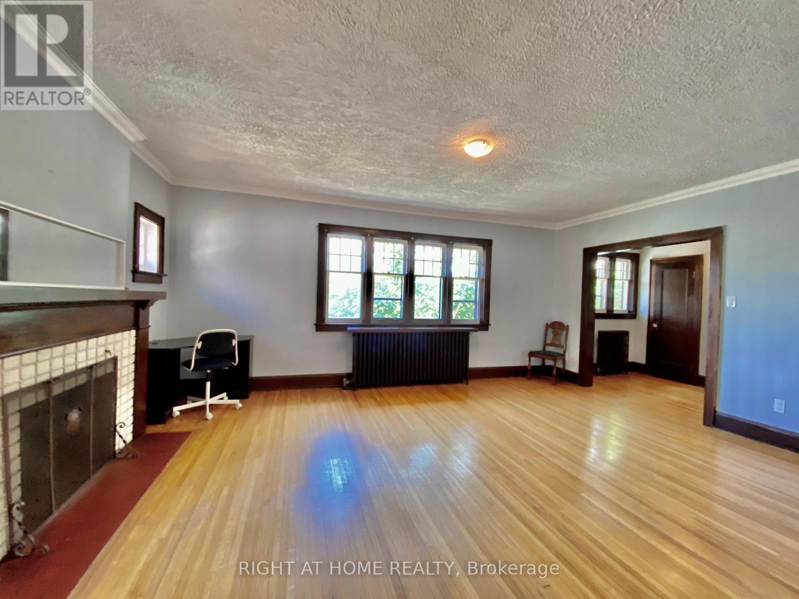 












1196 AVENUE ROAD

,
Toronto (Lawrence Park South),




Ontario
M5N2G1

