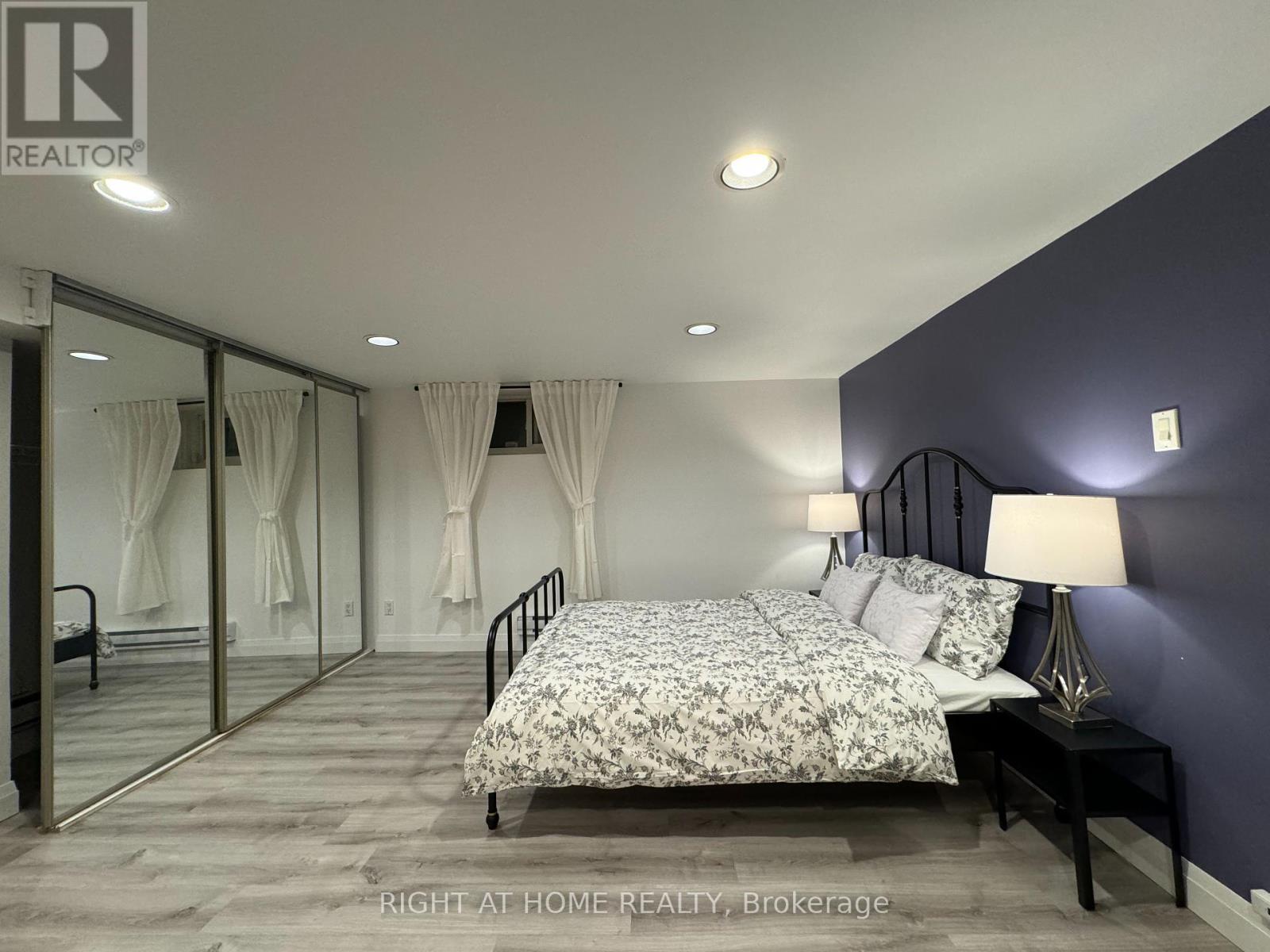 












1196 AVENUE ROAD

,
Toronto (Lawrence Park South),




Ontario
M5N2G1

