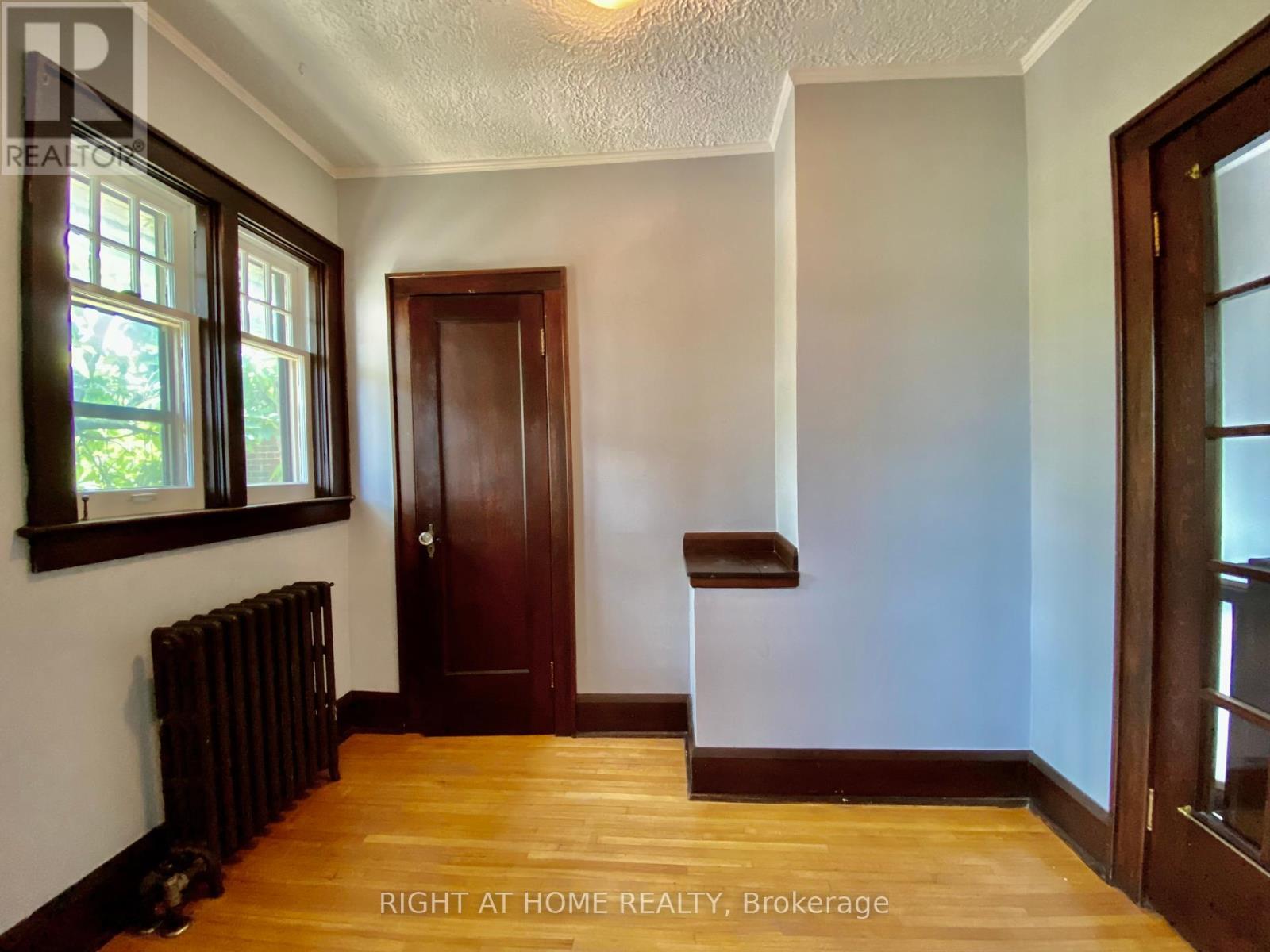 












1196 AVENUE ROAD

,
Toronto (Lawrence Park South),




Ontario
M5N2G1

