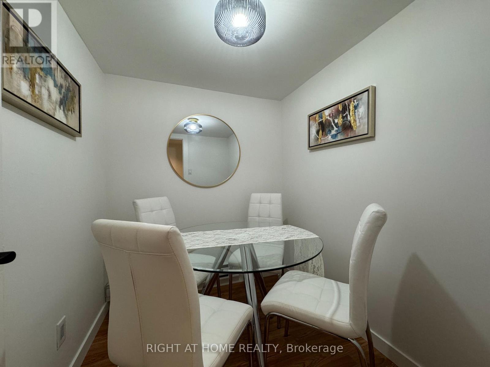 












1196 AVENUE ROAD

,
Toronto (Lawrence Park South),




Ontario
M5N2G1

