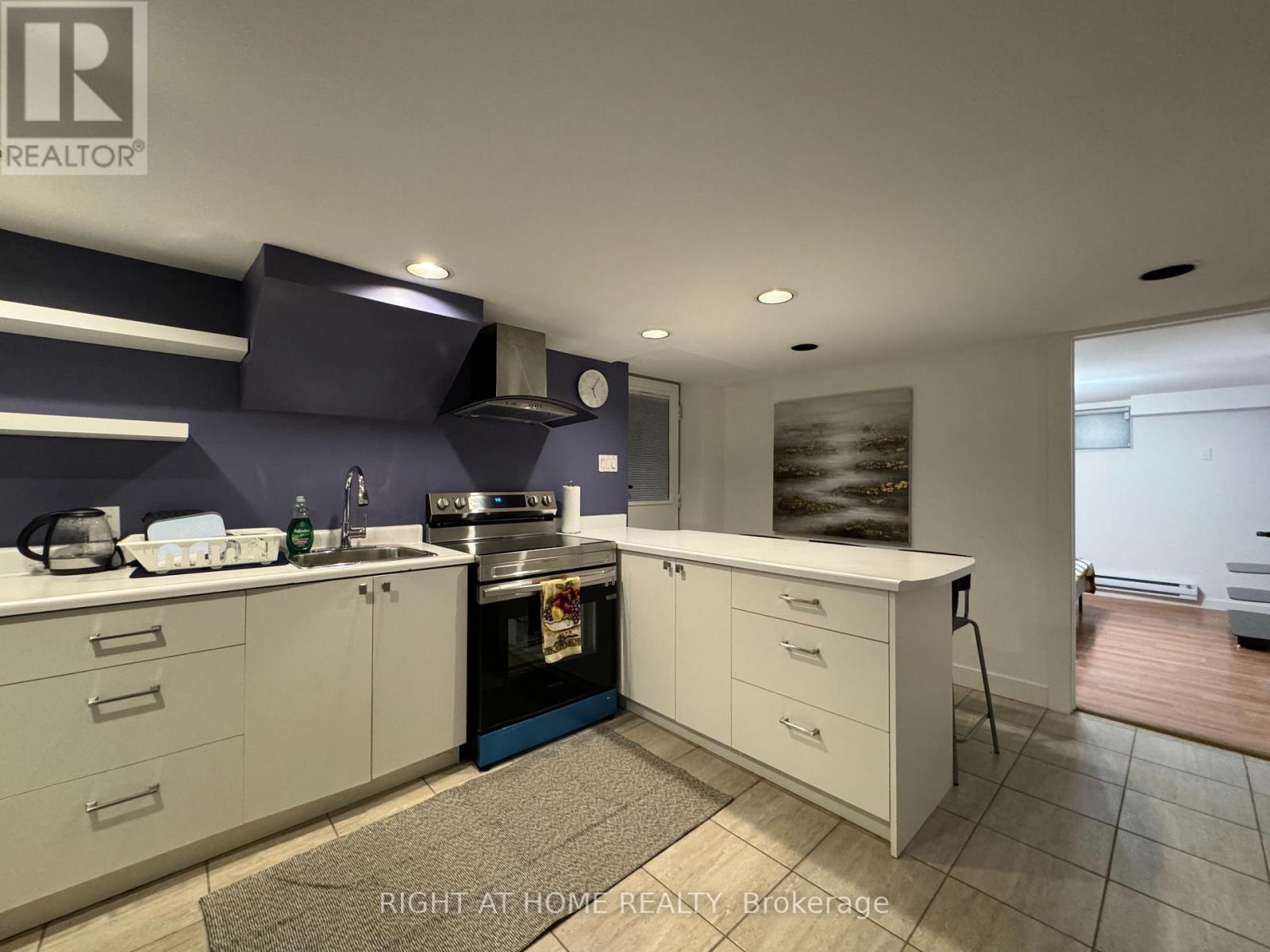 












1196 AVENUE ROAD

,
Toronto (Lawrence Park South),




Ontario
M5N2G1

