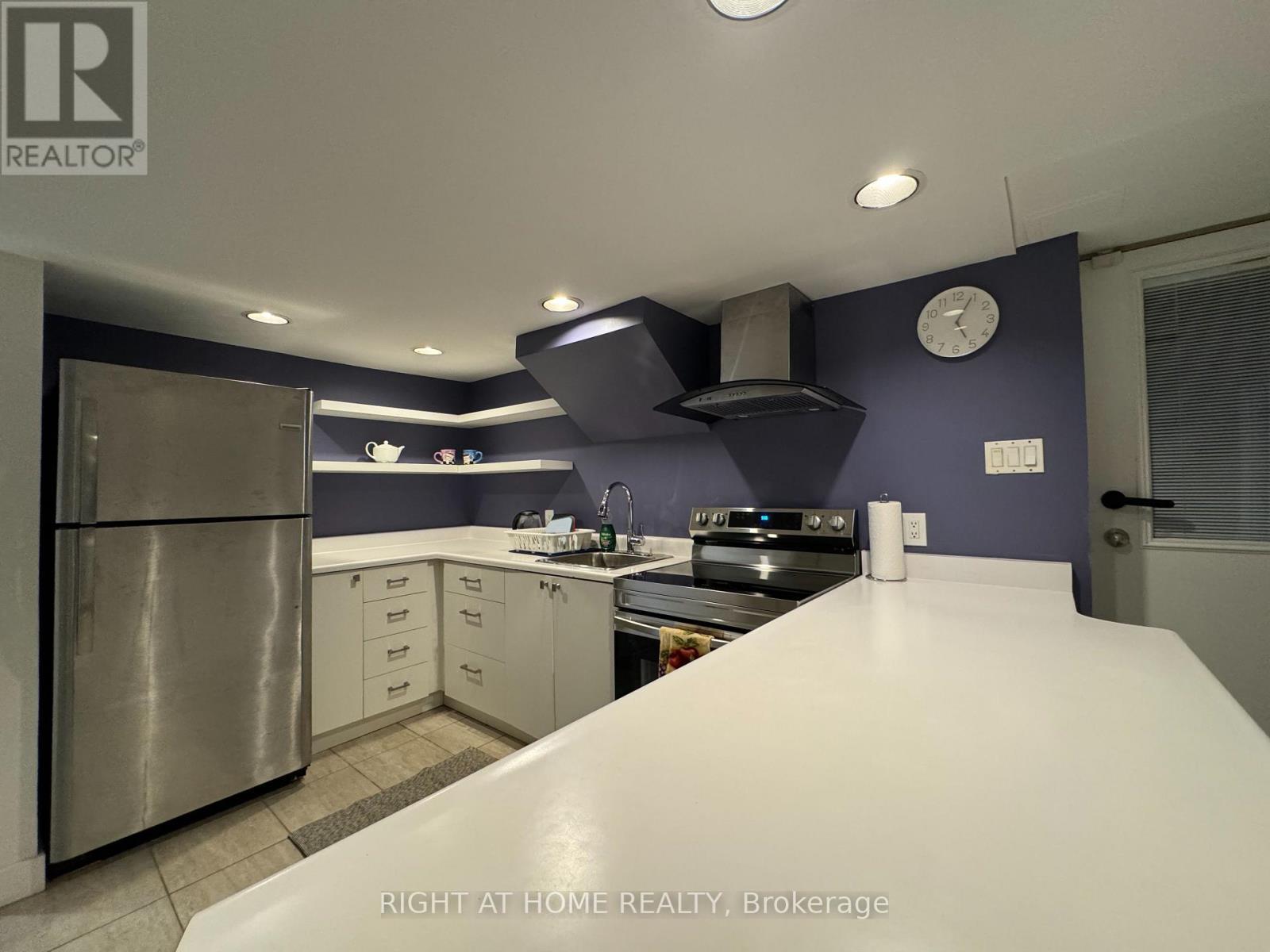 












1196 AVENUE ROAD

,
Toronto (Lawrence Park South),




Ontario
M5N2G1

