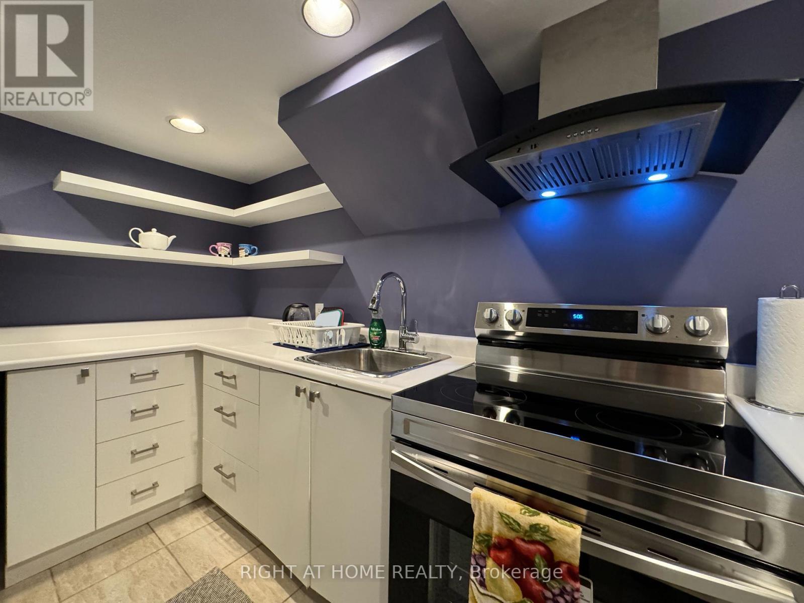 












1196 AVENUE ROAD

,
Toronto (Lawrence Park South),




Ontario
M5N2G1

