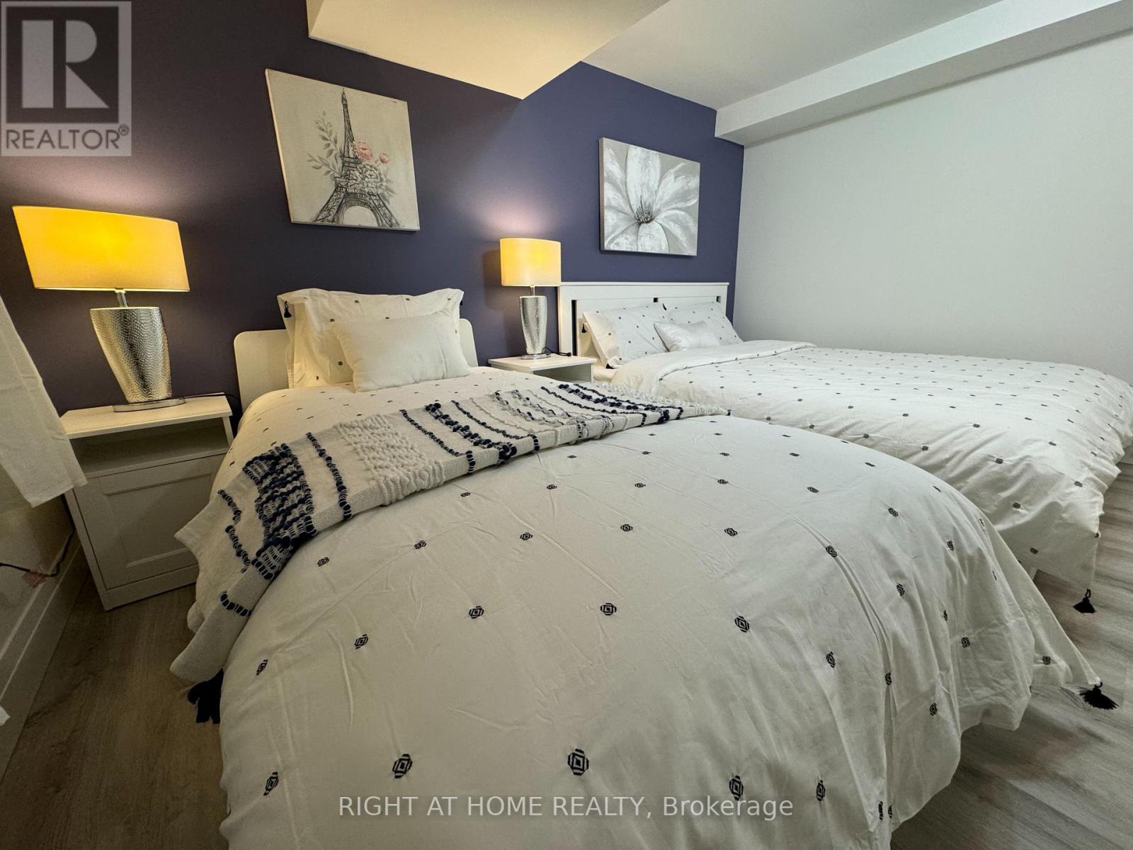 












1196 AVENUE ROAD

,
Toronto (Lawrence Park South),




Ontario
M5N2G1

