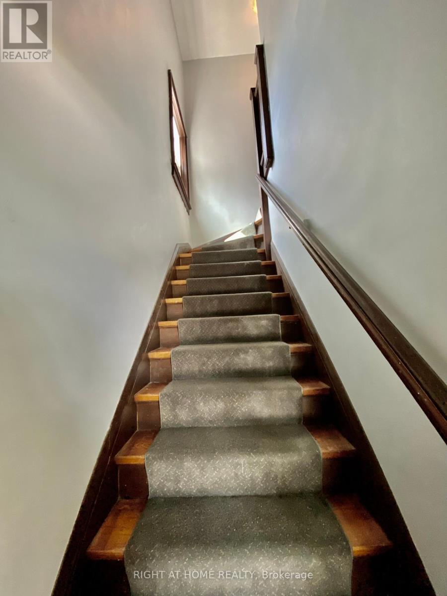 












1196 AVENUE ROAD

,
Toronto (Lawrence Park South),




Ontario
M5N2G1

