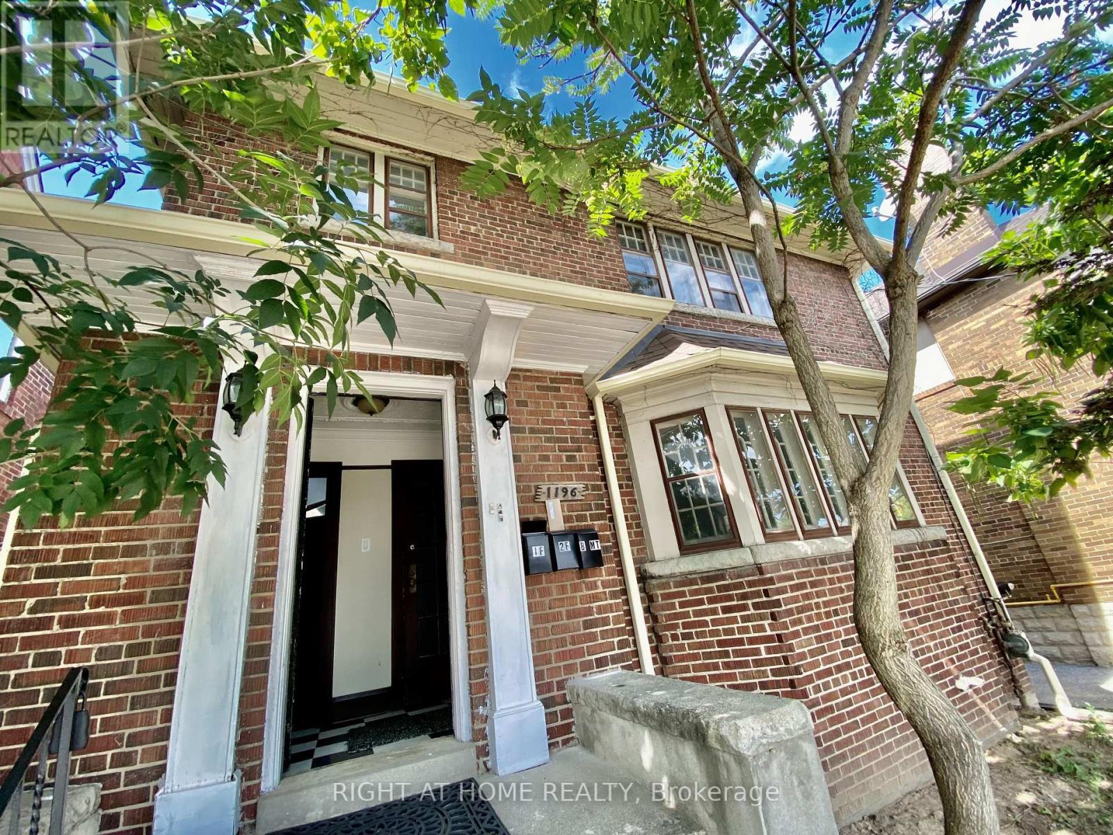 












1196 AVENUE ROAD

,
Toronto (Lawrence Park South),




Ontario
M5N2G1

