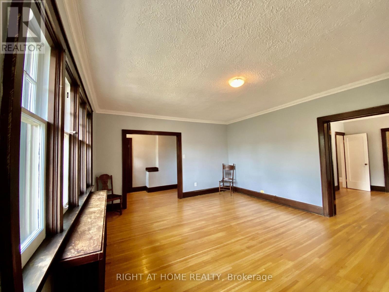 












1196 AVENUE ROAD

,
Toronto (Lawrence Park South),




Ontario
M5N2G1

