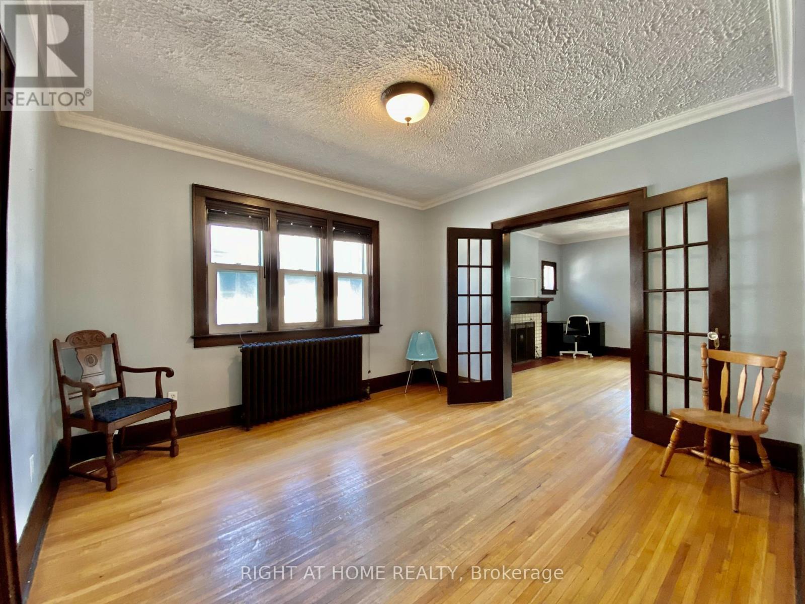 












1196 AVENUE ROAD

,
Toronto (Lawrence Park South),




Ontario
M5N2G1

