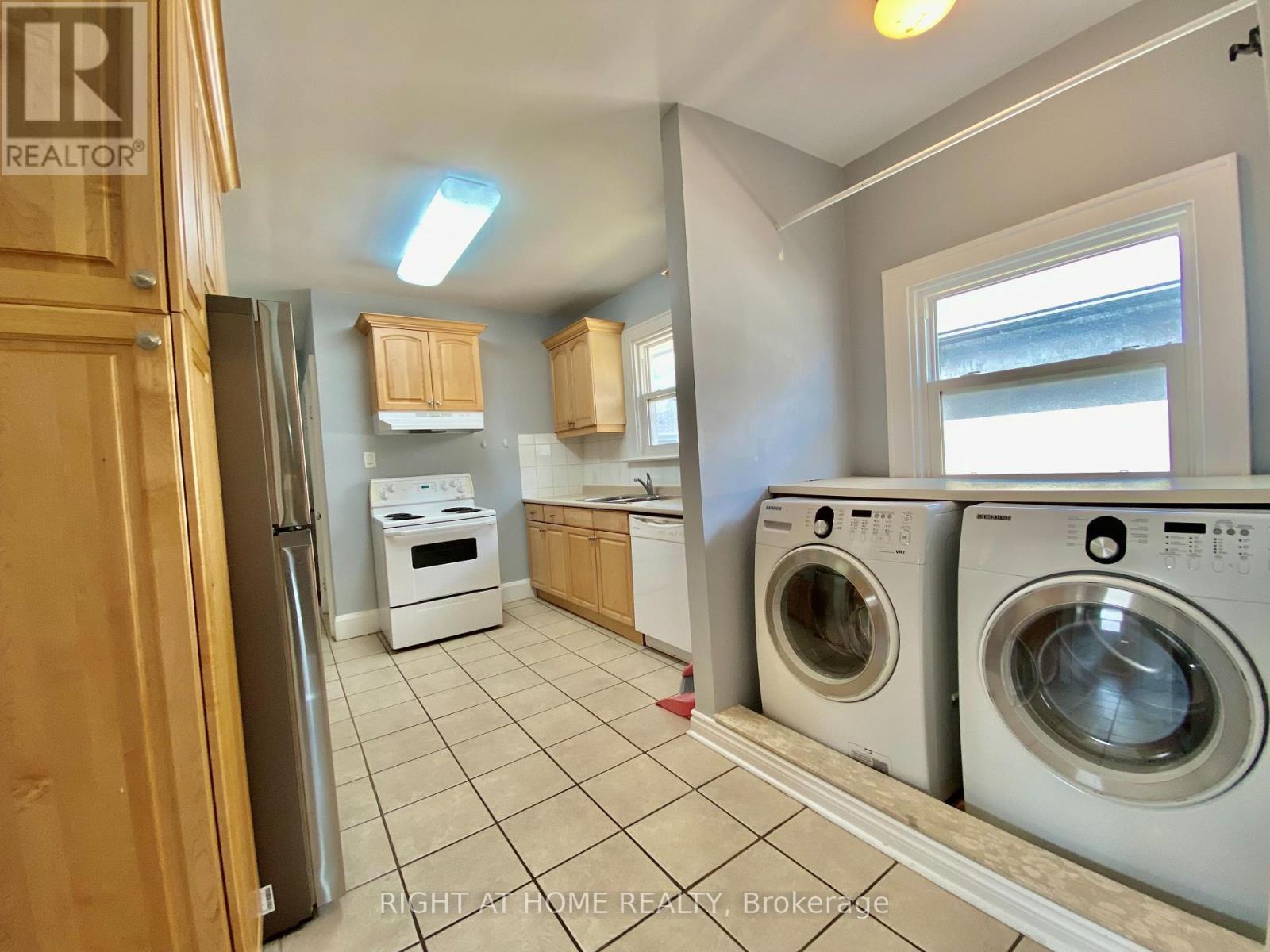 












1196 AVENUE ROAD

,
Toronto (Lawrence Park South),




Ontario
M5N2G1

