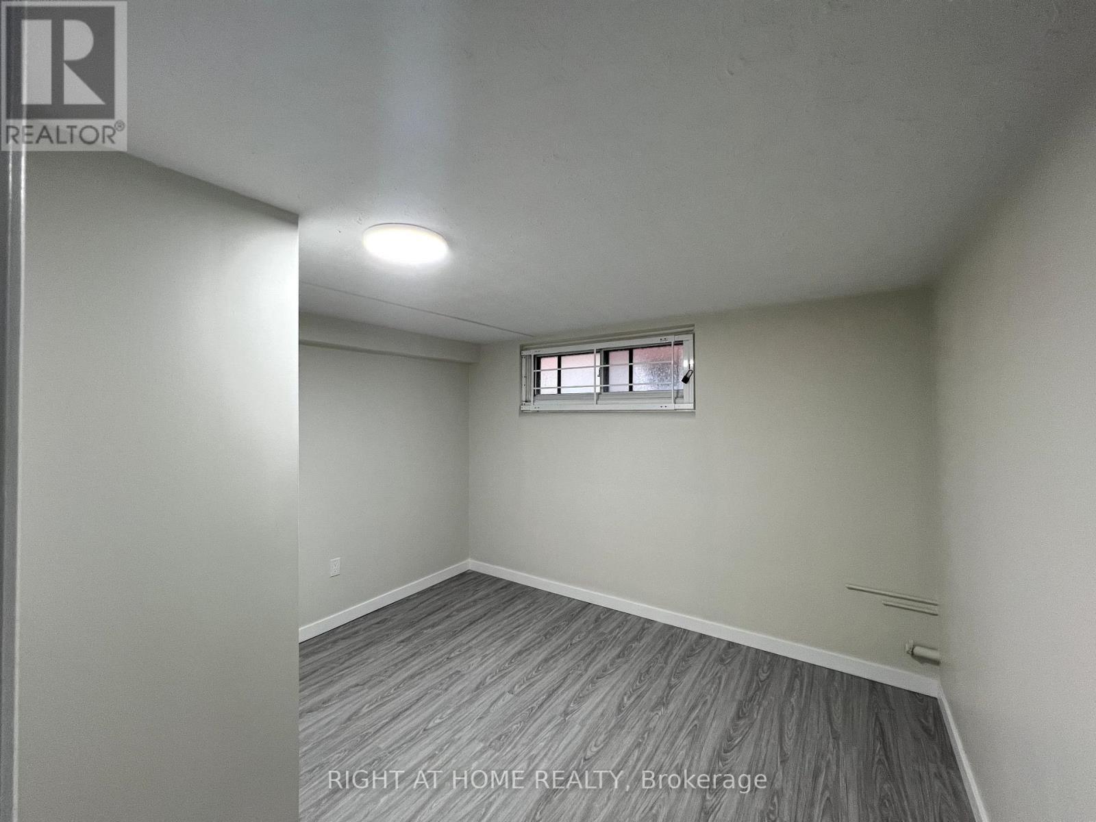 












9 DEWLANE DRIVE

,
Toronto (Newtonbrook West),




Ontario
M2R2P7

