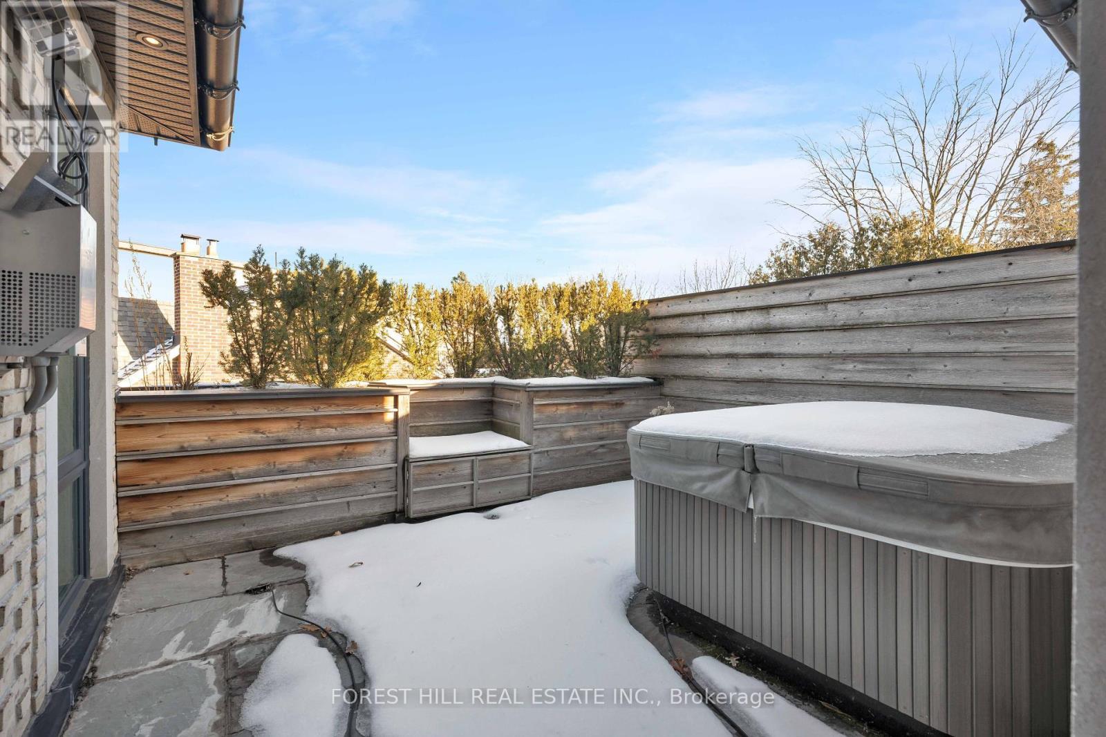 












19 VESTA DRIVE

,
Toronto (Forest Hill South),




Ontario
M5P2Z4

