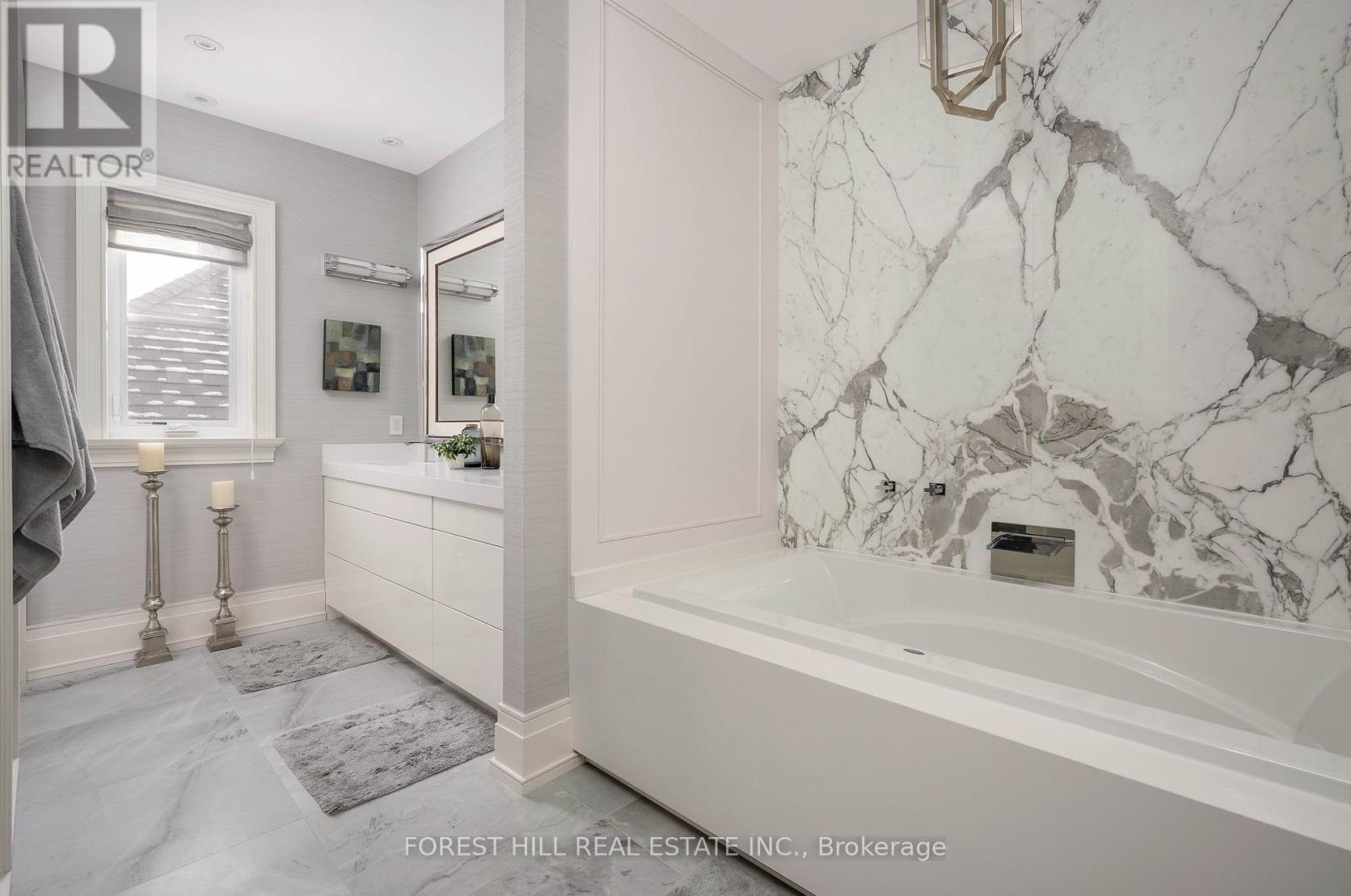 












19 VESTA DRIVE

,
Toronto (Forest Hill South),




Ontario
M5P2Z4

