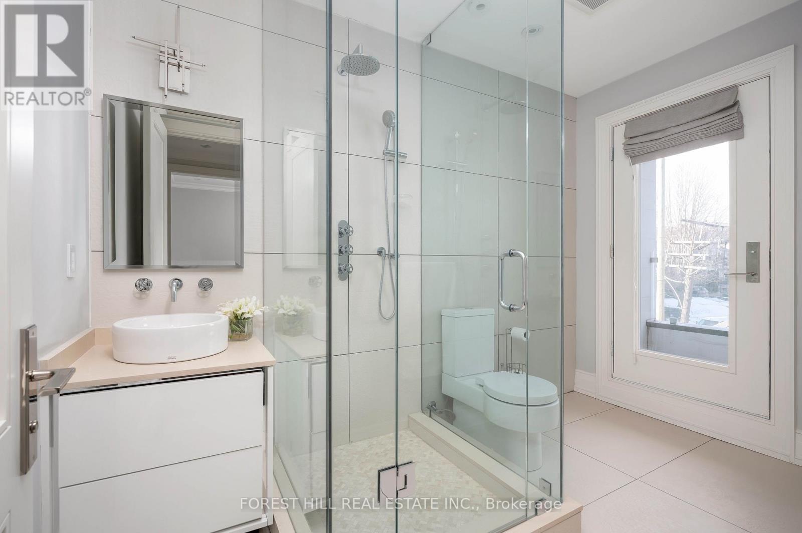 












19 VESTA DRIVE

,
Toronto (Forest Hill South),




Ontario
M5P2Z4

