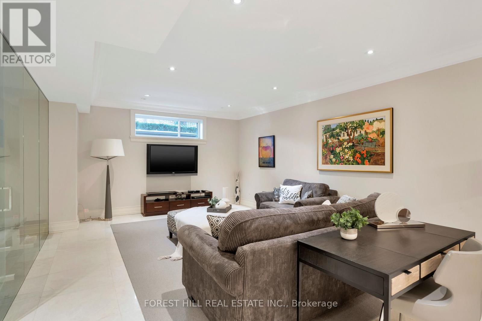 












19 VESTA DRIVE

,
Toronto (Forest Hill South),




Ontario
M5P2Z4

