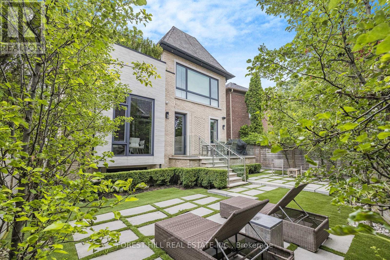 












19 VESTA DRIVE

,
Toronto (Forest Hill South),




Ontario
M5P2Z4

