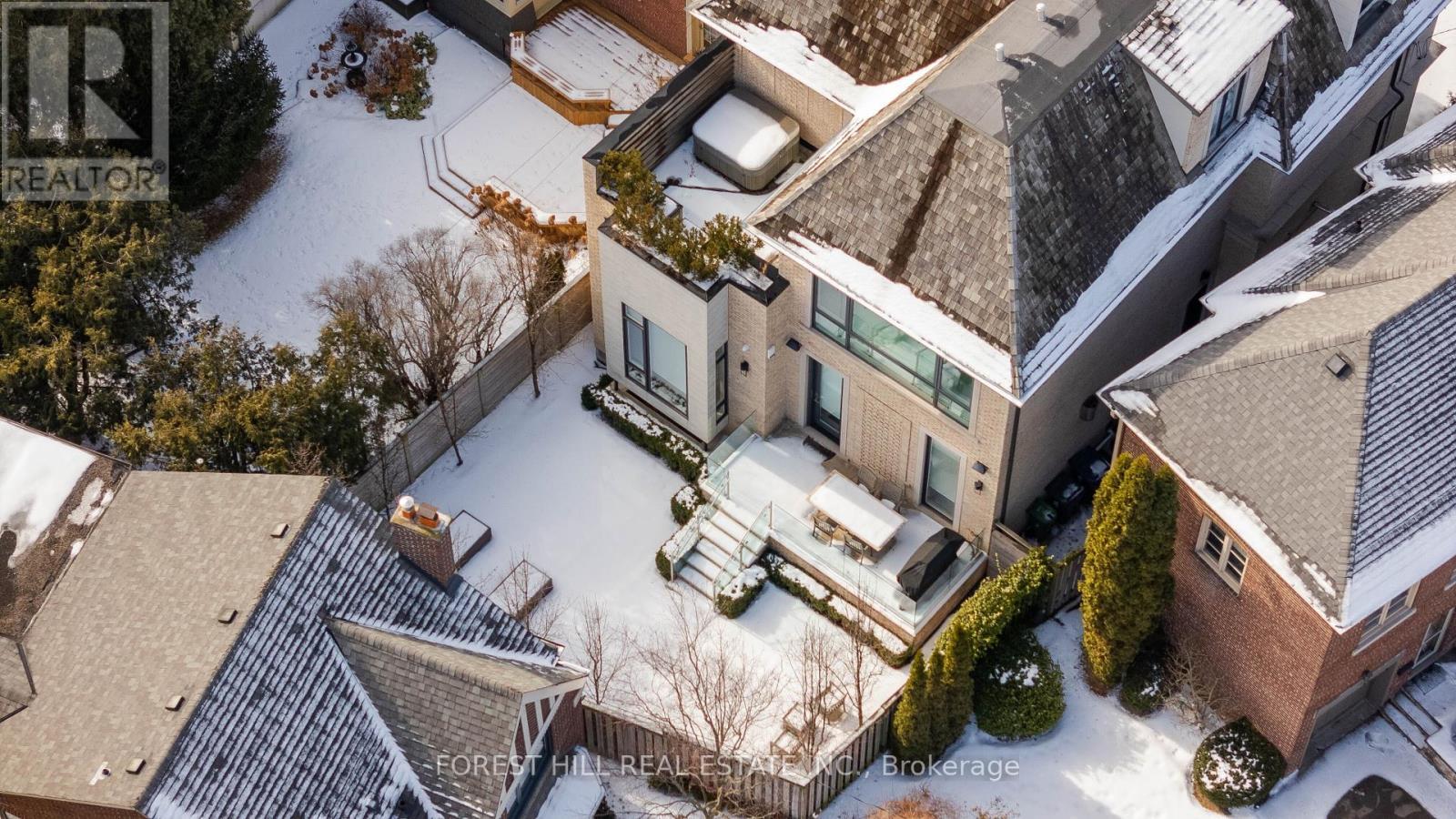 












19 VESTA DRIVE

,
Toronto (Forest Hill South),




Ontario
M5P2Z4

