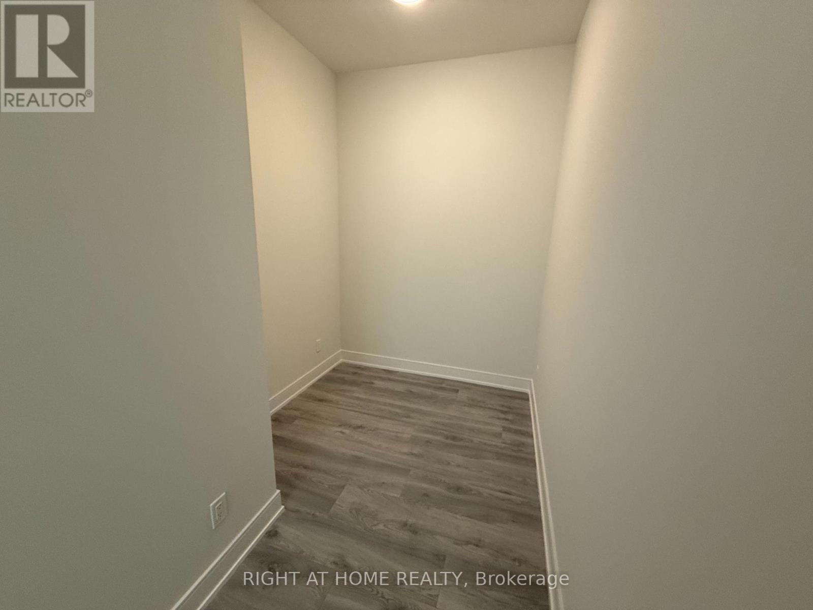 












PH03 - 15 ELLERSLIE AVENUE

,
Toronto (Willowdale West),




Ontario
M2N0E7

