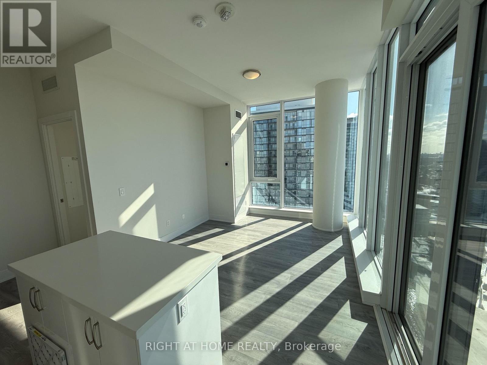 












PH03 - 15 ELLERSLIE AVENUE

,
Toronto (Willowdale West),




Ontario
M2N0E7

