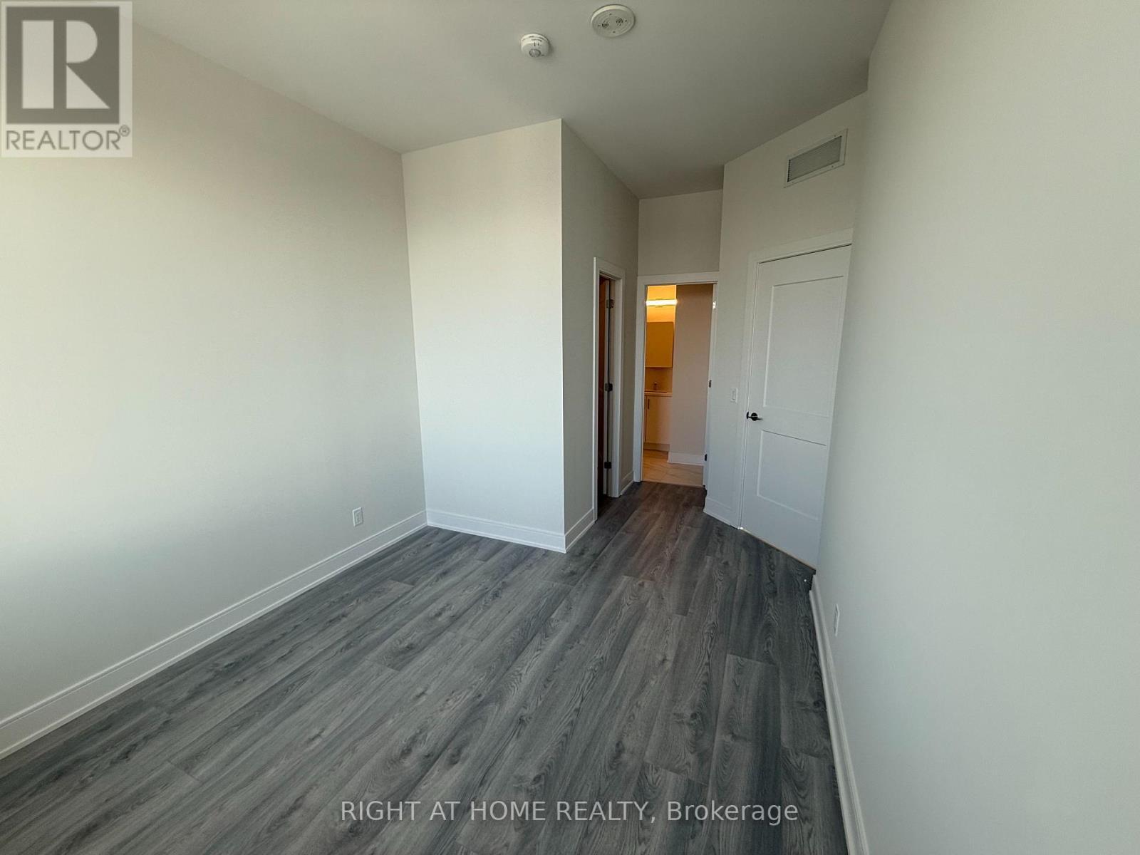 












PH03 - 15 ELLERSLIE AVENUE

,
Toronto (Willowdale West),




Ontario
M2N0E7

