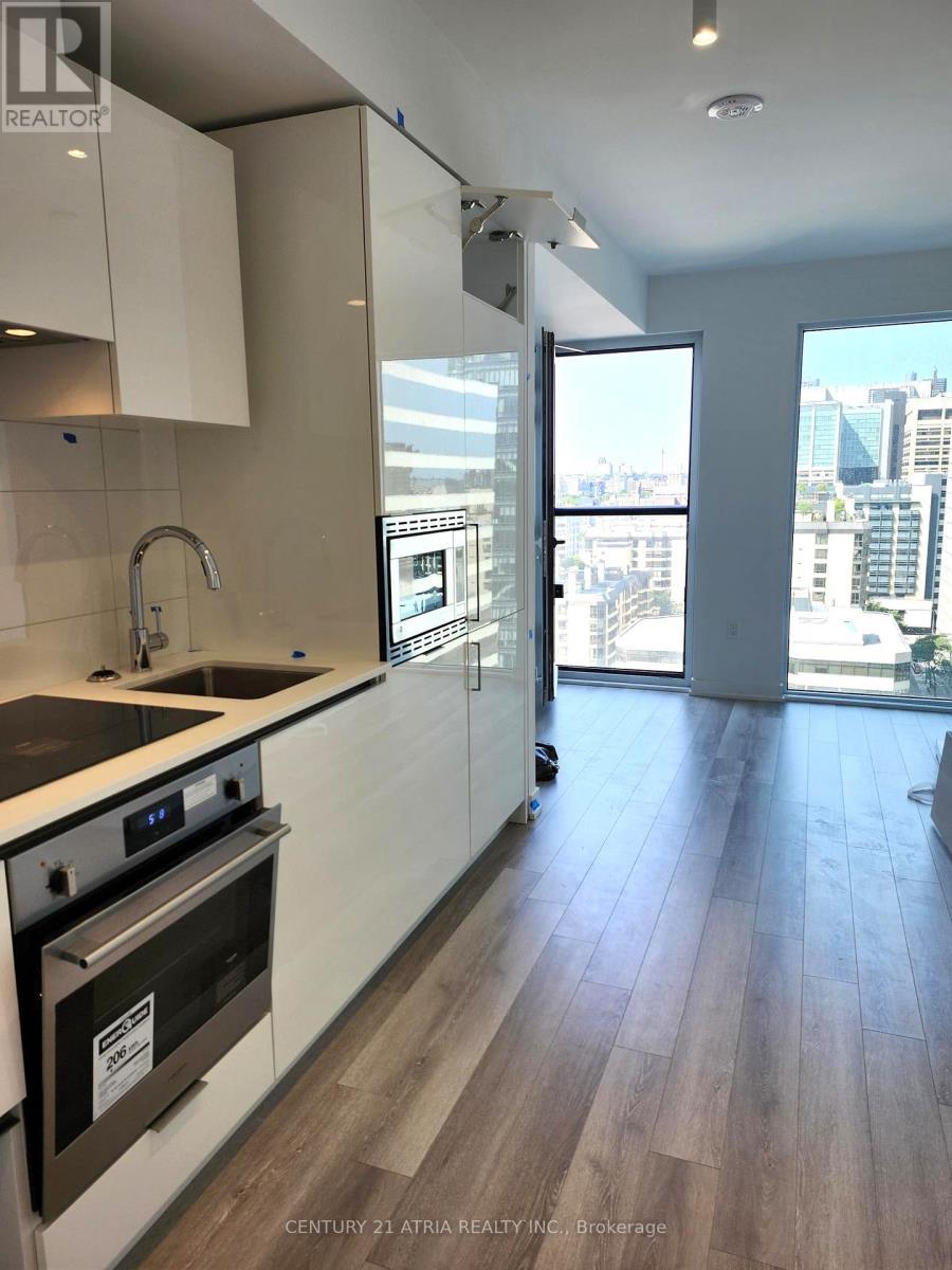 












1602 - 238 SIMCOE STREET

,
Toronto (Kensington-Chinatown),




Ontario
M5T0E2

