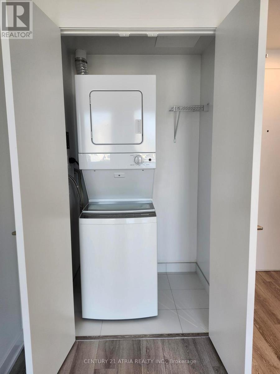 












1602 - 238 SIMCOE STREET

,
Toronto (Kensington-Chinatown),




Ontario
M5T0E2

