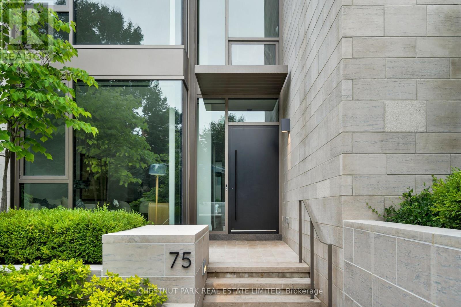 












75 FOXBAR ROAD

,
Toronto (Yonge-St. Clair),




Ontario
M4V2G5

