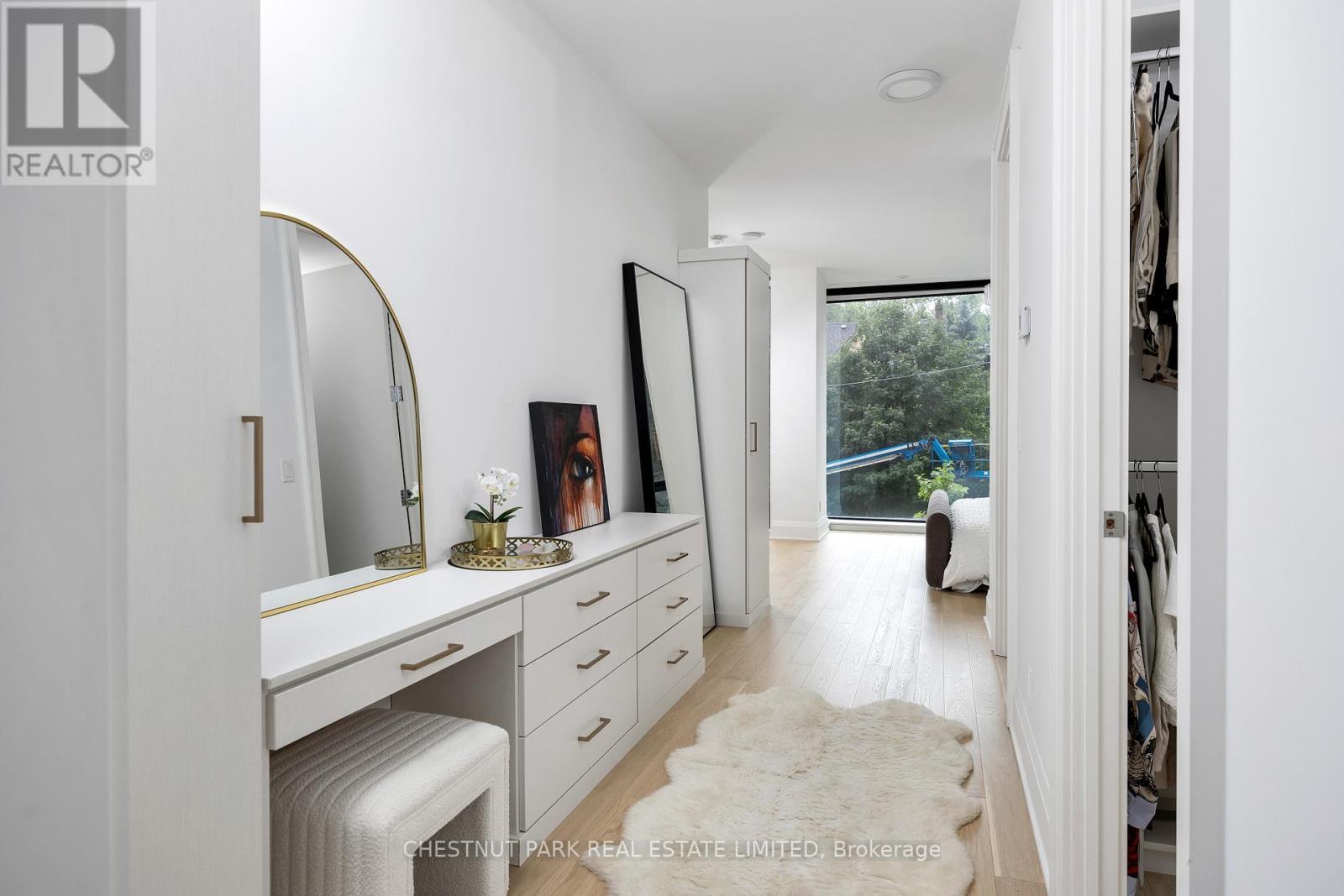 












75 FOXBAR ROAD

,
Toronto (Yonge-St. Clair),




Ontario
M4V2G5

