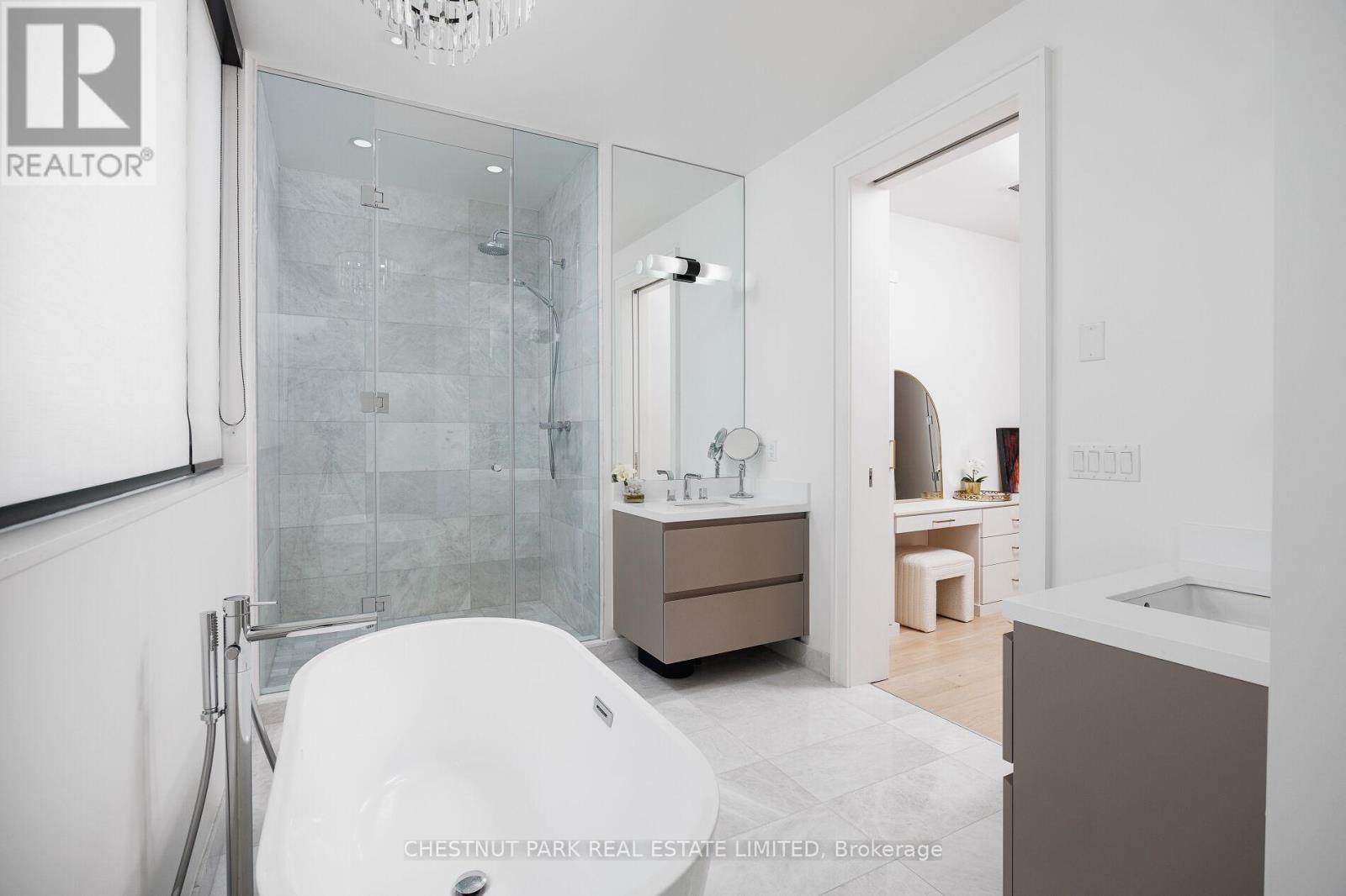 












75 FOXBAR ROAD

,
Toronto (Yonge-St. Clair),




Ontario
M4V2G5

