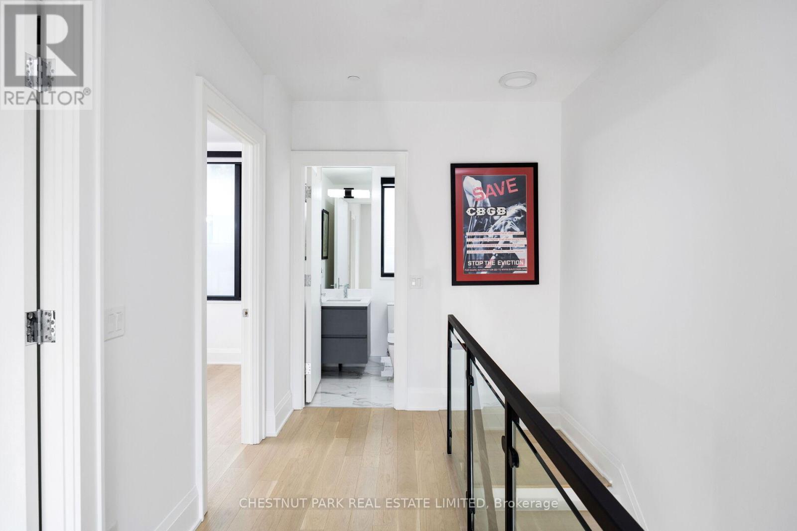 












75 FOXBAR ROAD

,
Toronto (Yonge-St. Clair),




Ontario
M4V2G5

