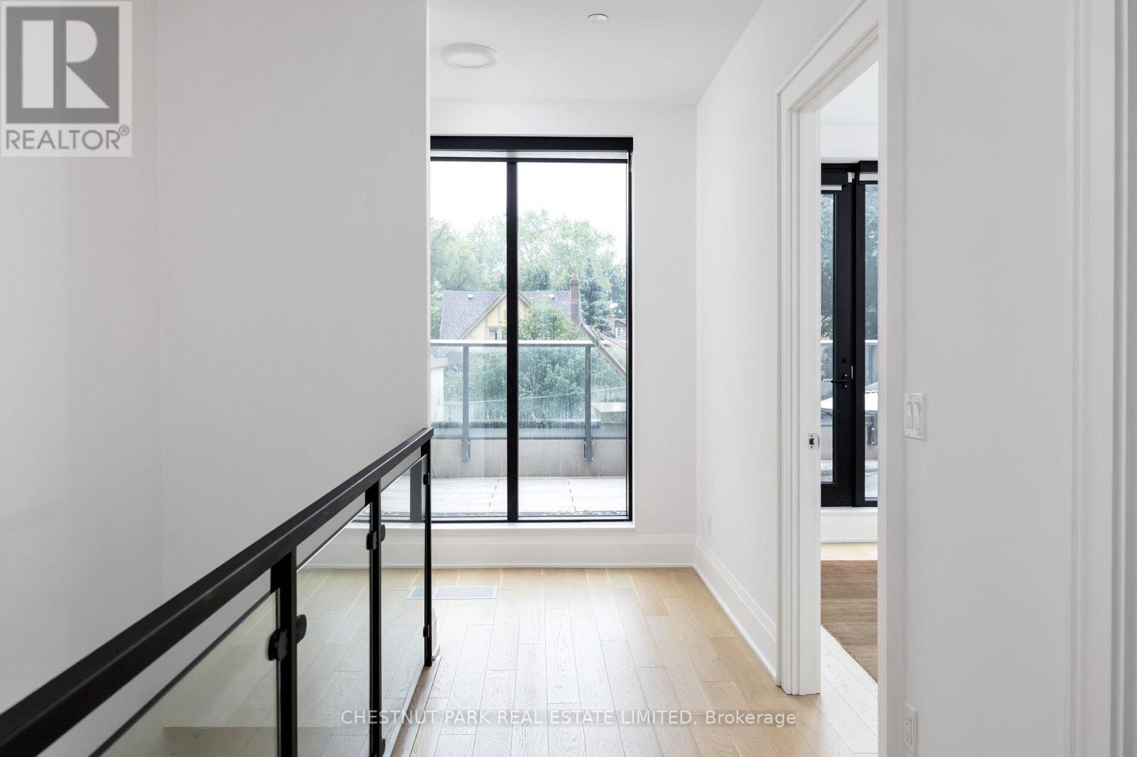 












75 FOXBAR ROAD

,
Toronto (Yonge-St. Clair),




Ontario
M4V2G5

